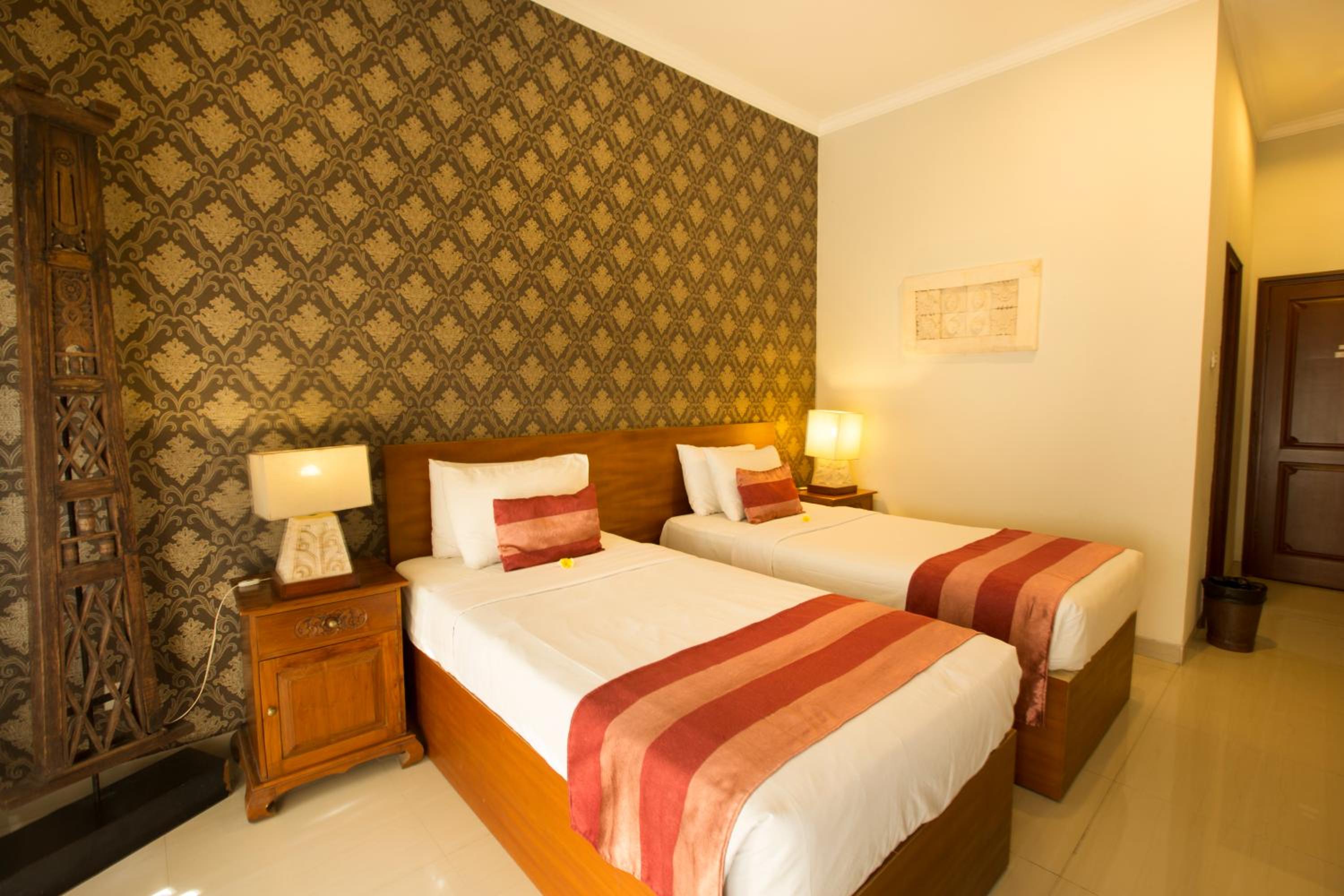 Standard Room with Pool View - Photo 3