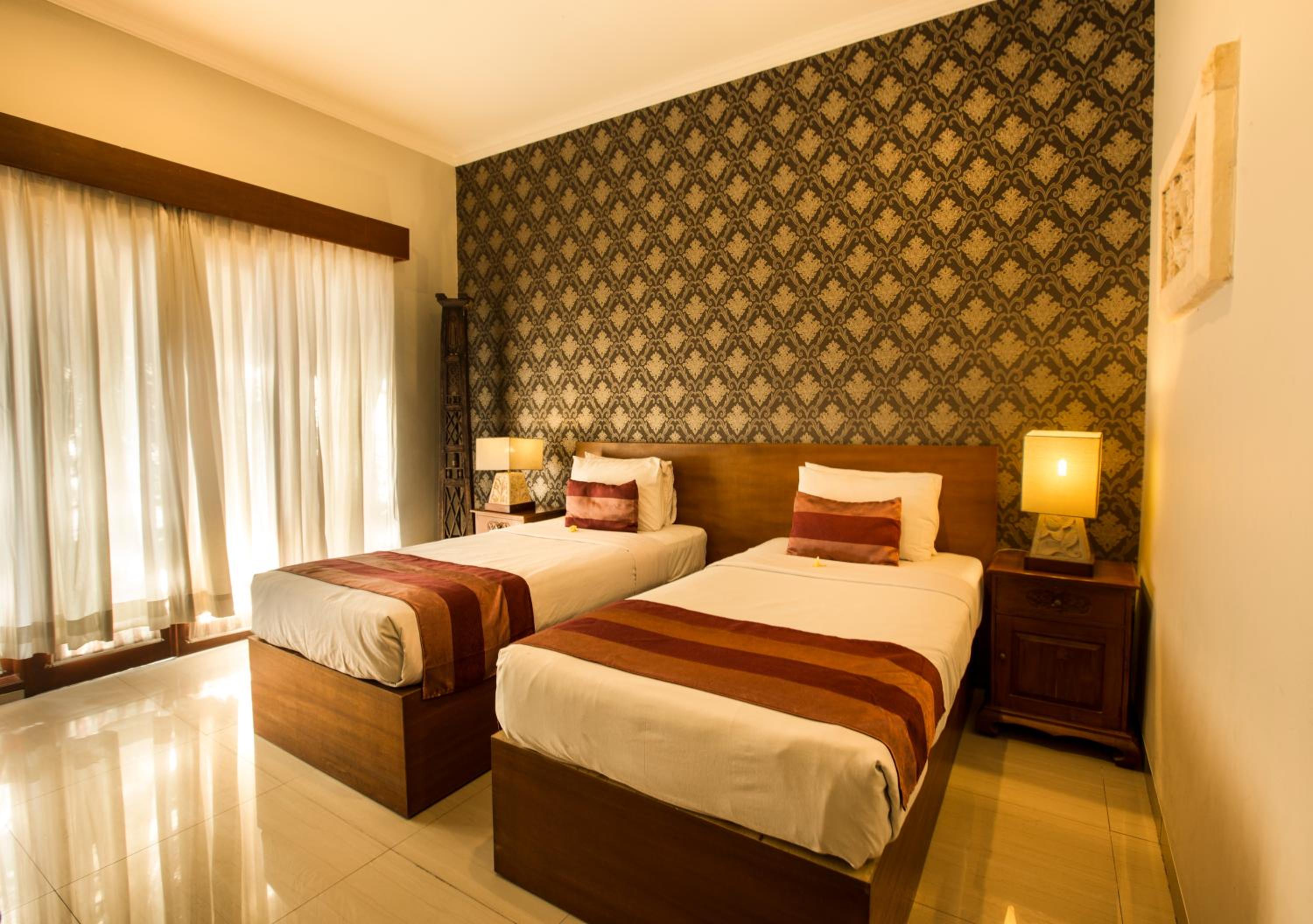 Standard Room with Pool View - Photo 4