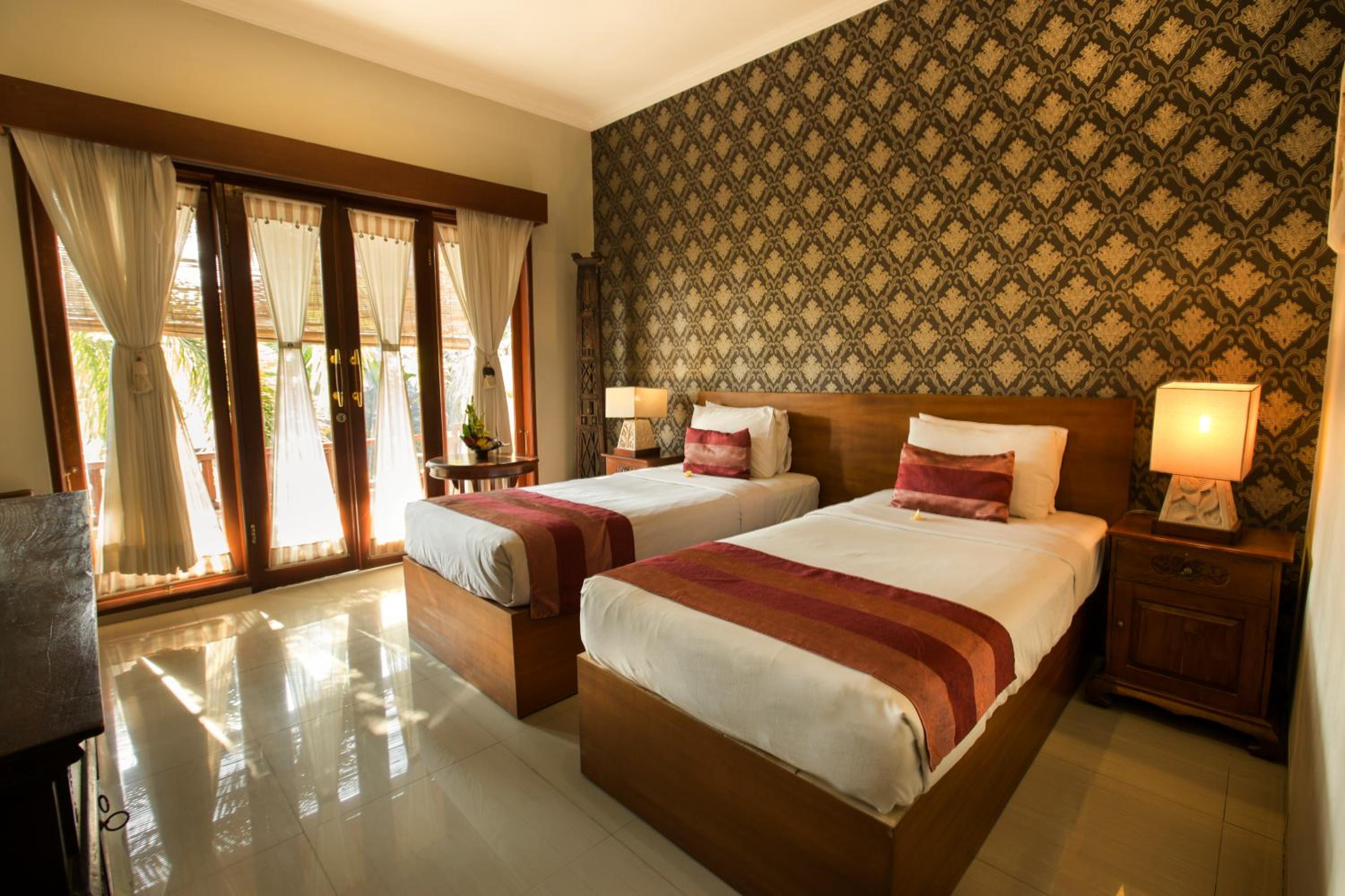 Standard Room with Pool View - Photo 5