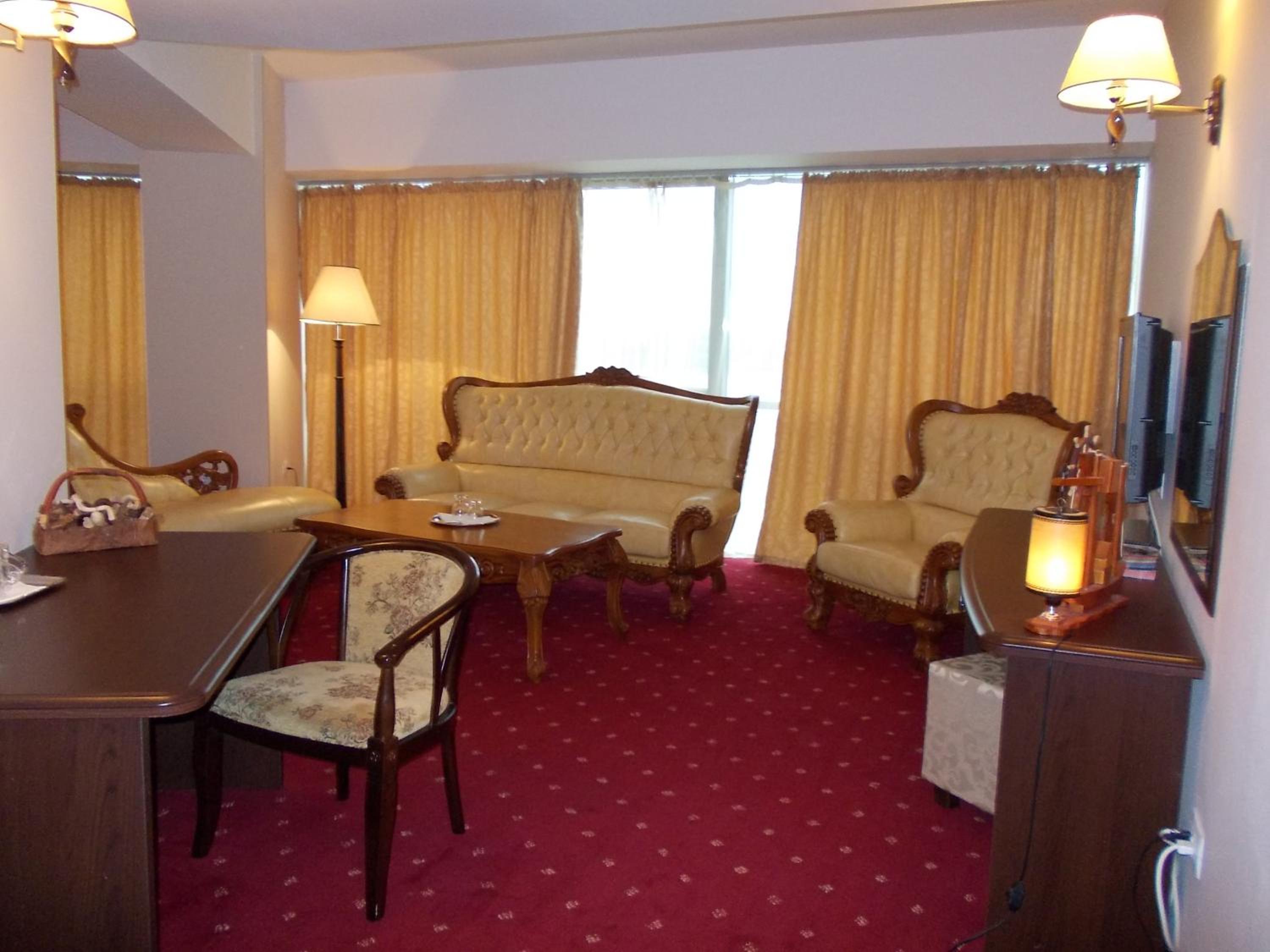 Suite - Photo 3
