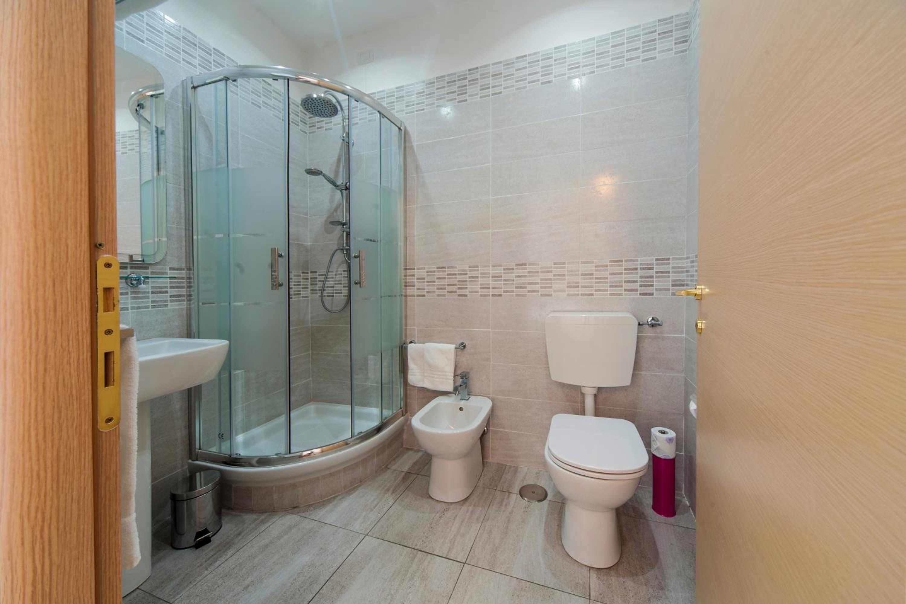 Double Room with Private Bathroom photo 3