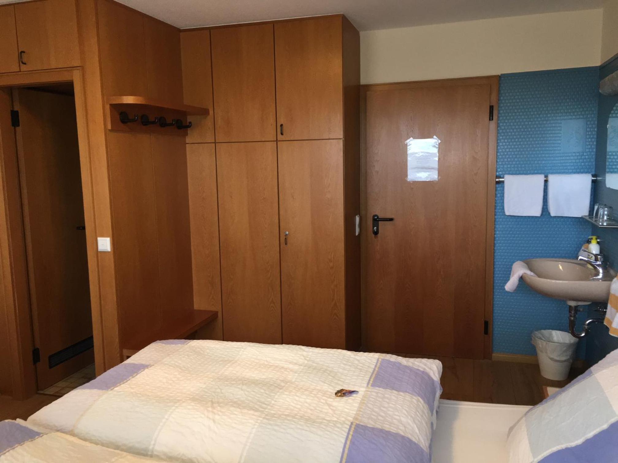 Budget Double Room with External Shower photo 2