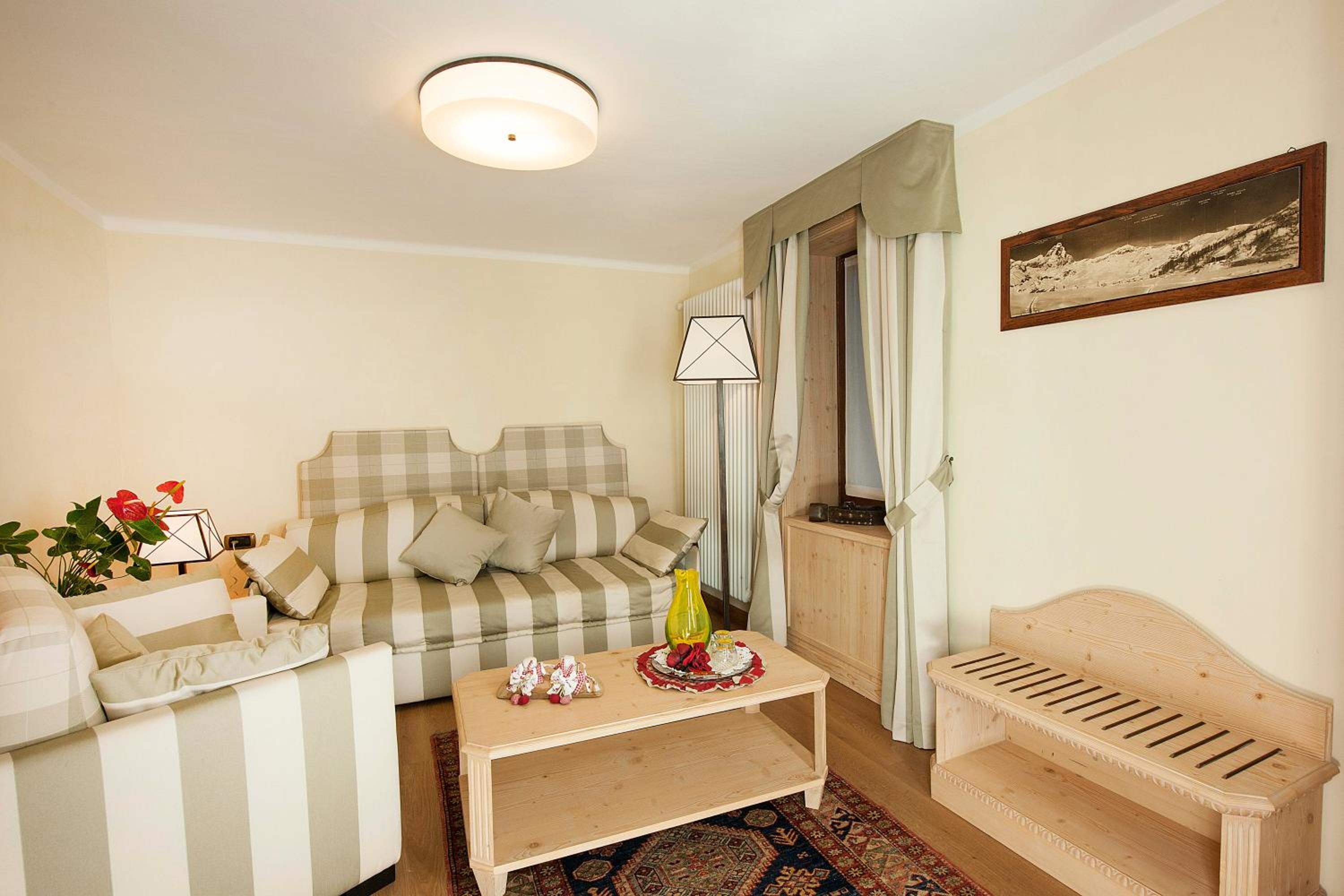 Suite with Mountain View - Photo 3
