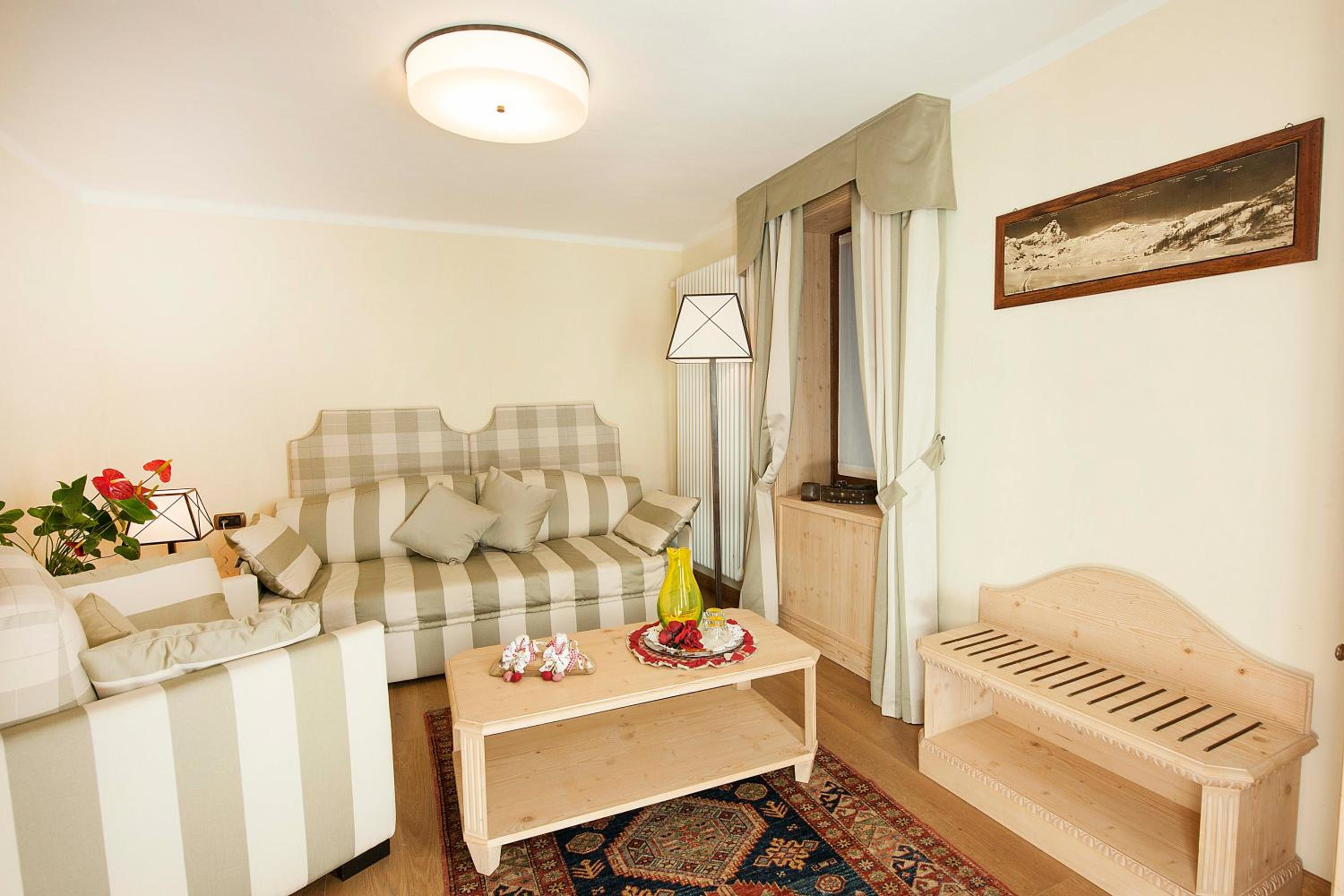 Suite with Mountain View - Photo 10