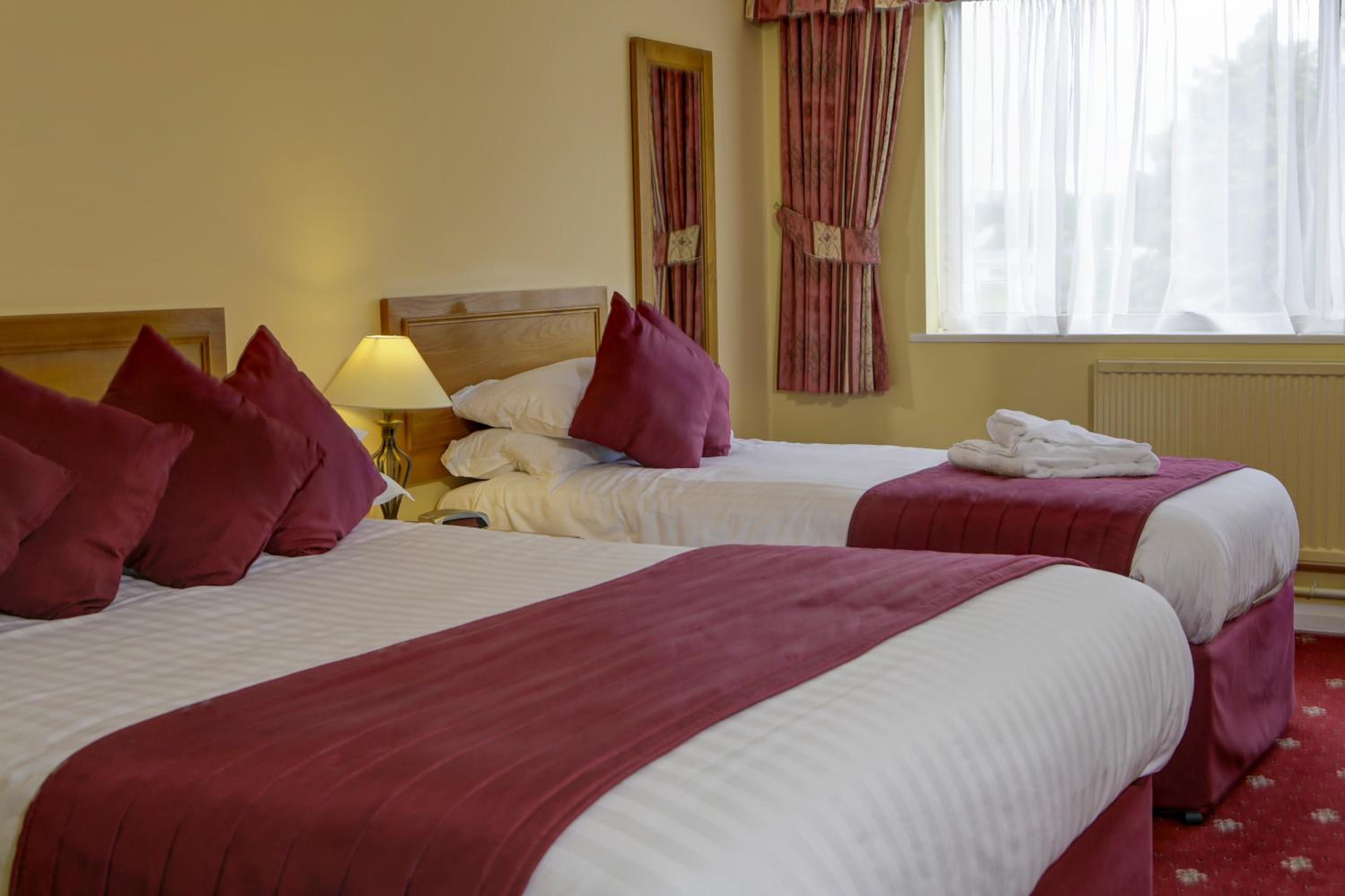 Standard Triple Room with 1 Double and 1 Twin Bed - Non-Smoking - Photo 8