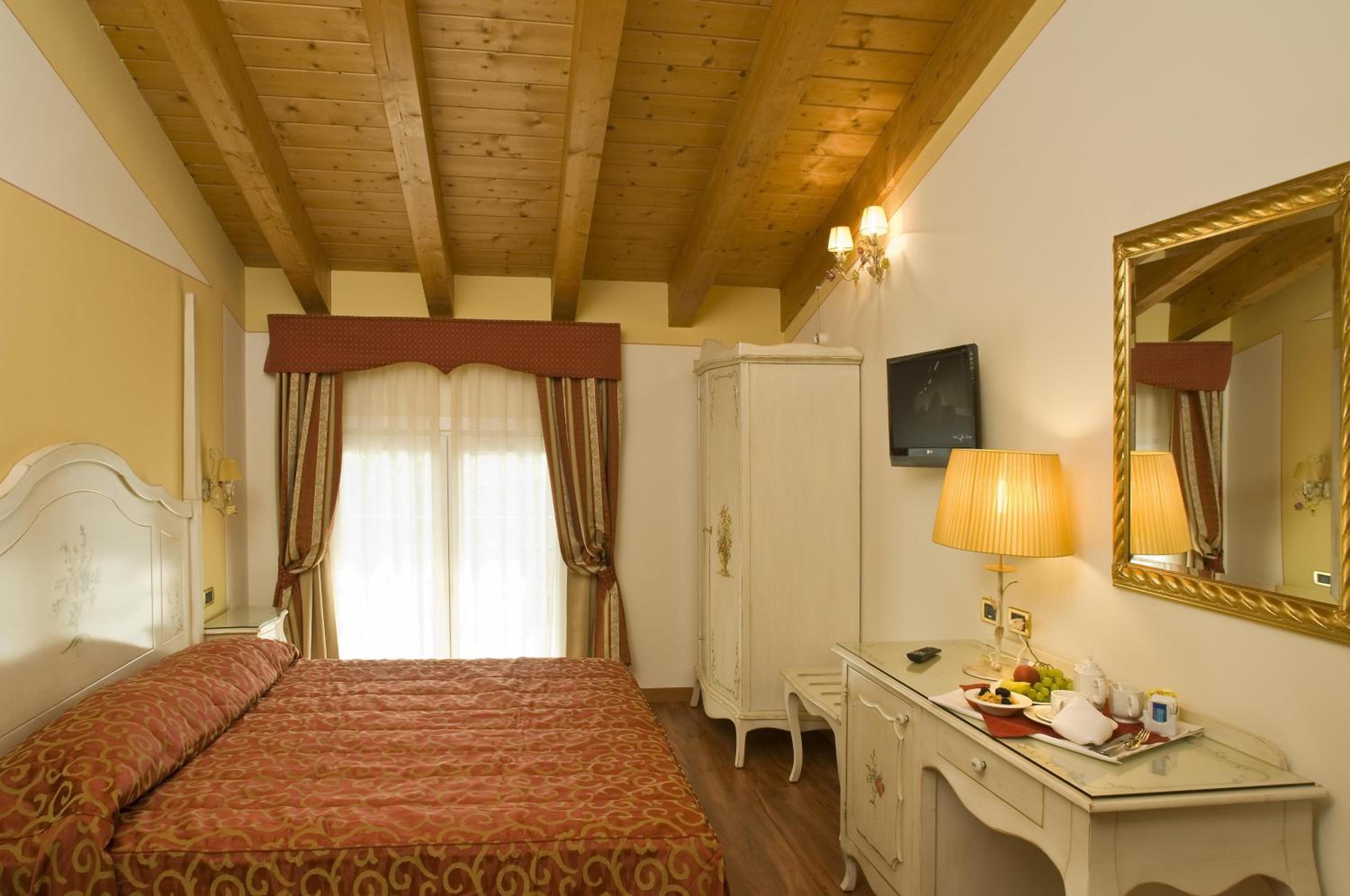 Double Room With Extra Bed (3 Adults) photo 1