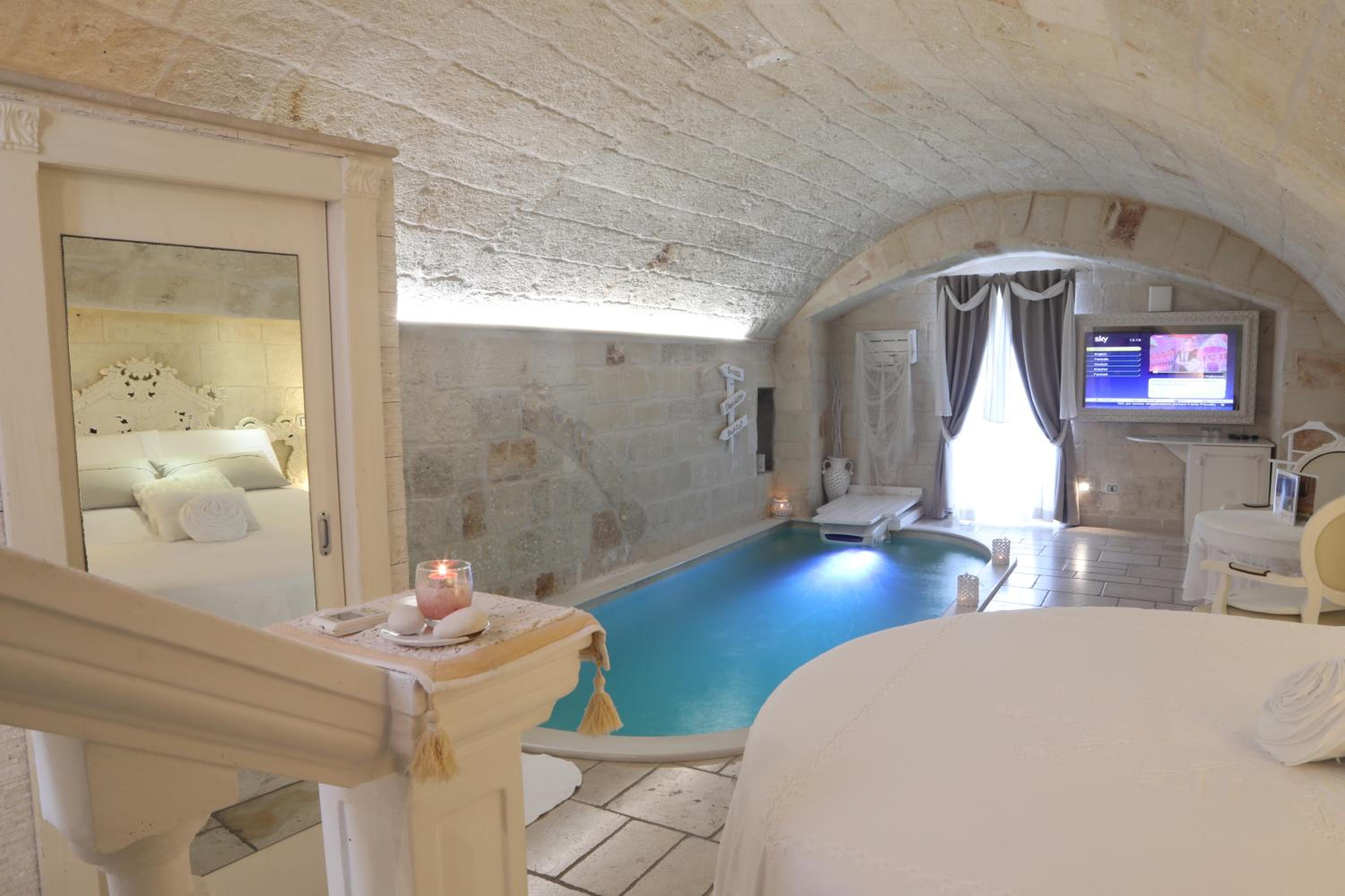 Luxury Suite with Private Pool and Sea View - Photo 4
