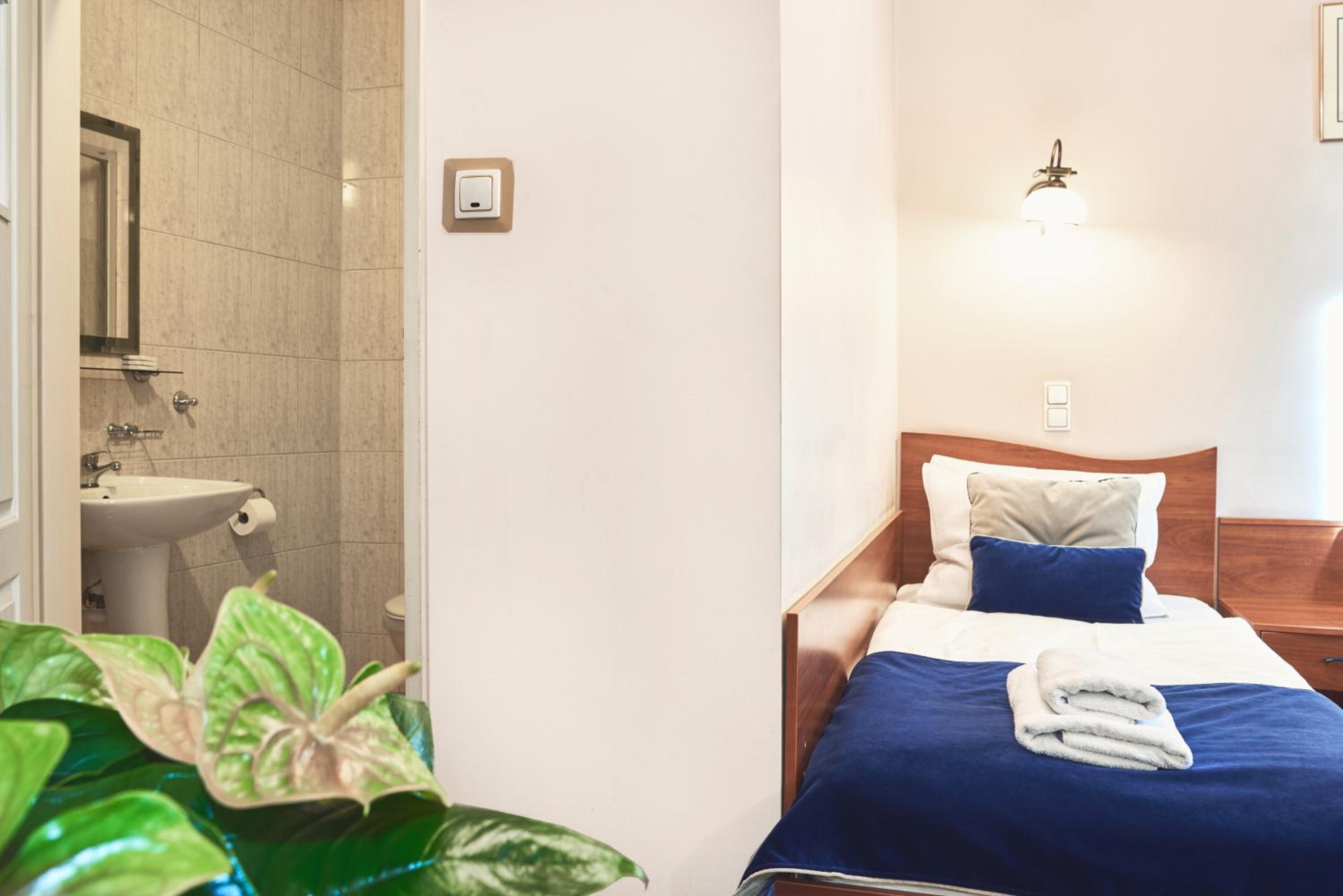 Single Room photo 2