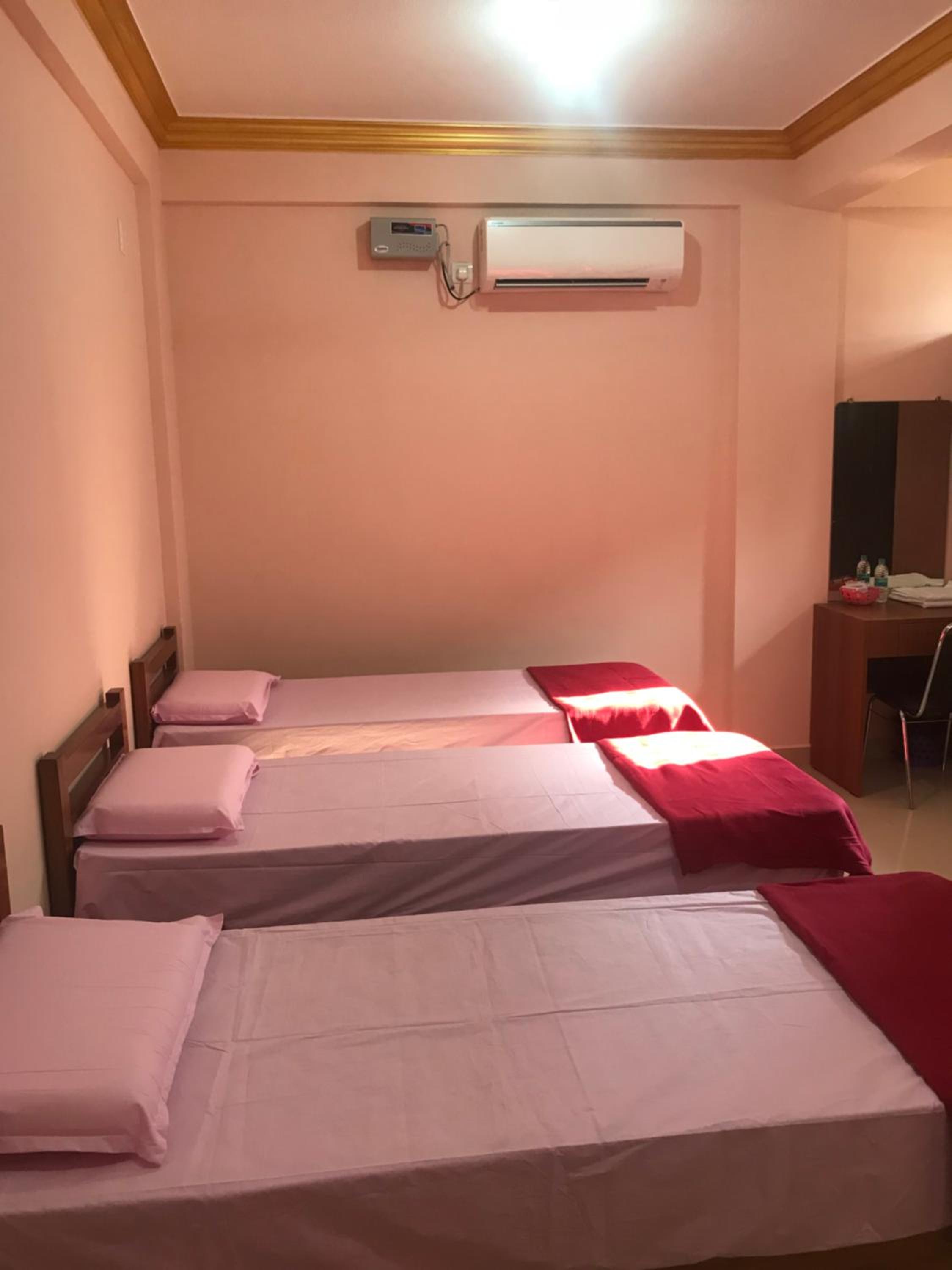 Basic Triple Room photo 2