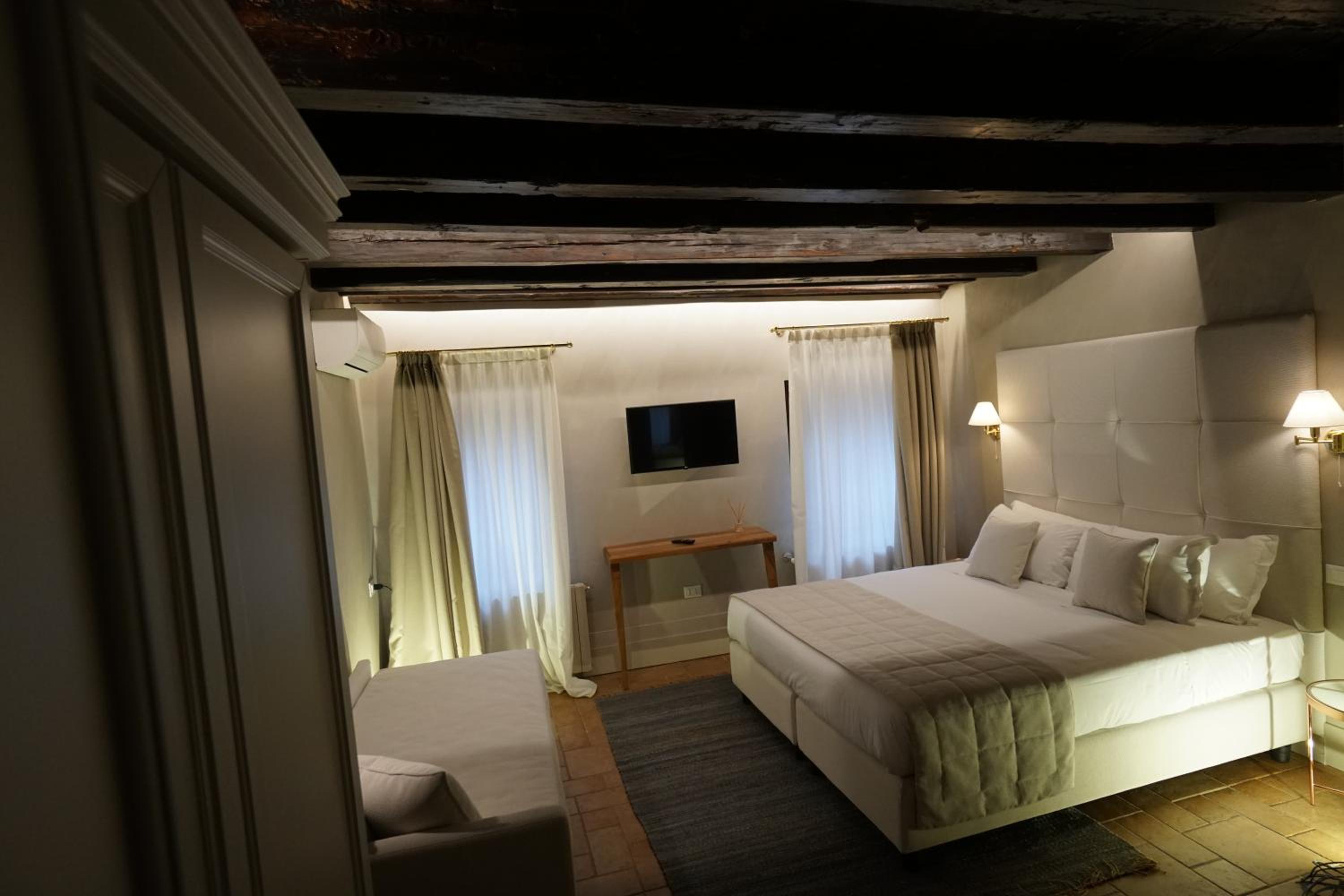 King Room with Garden View photo 3