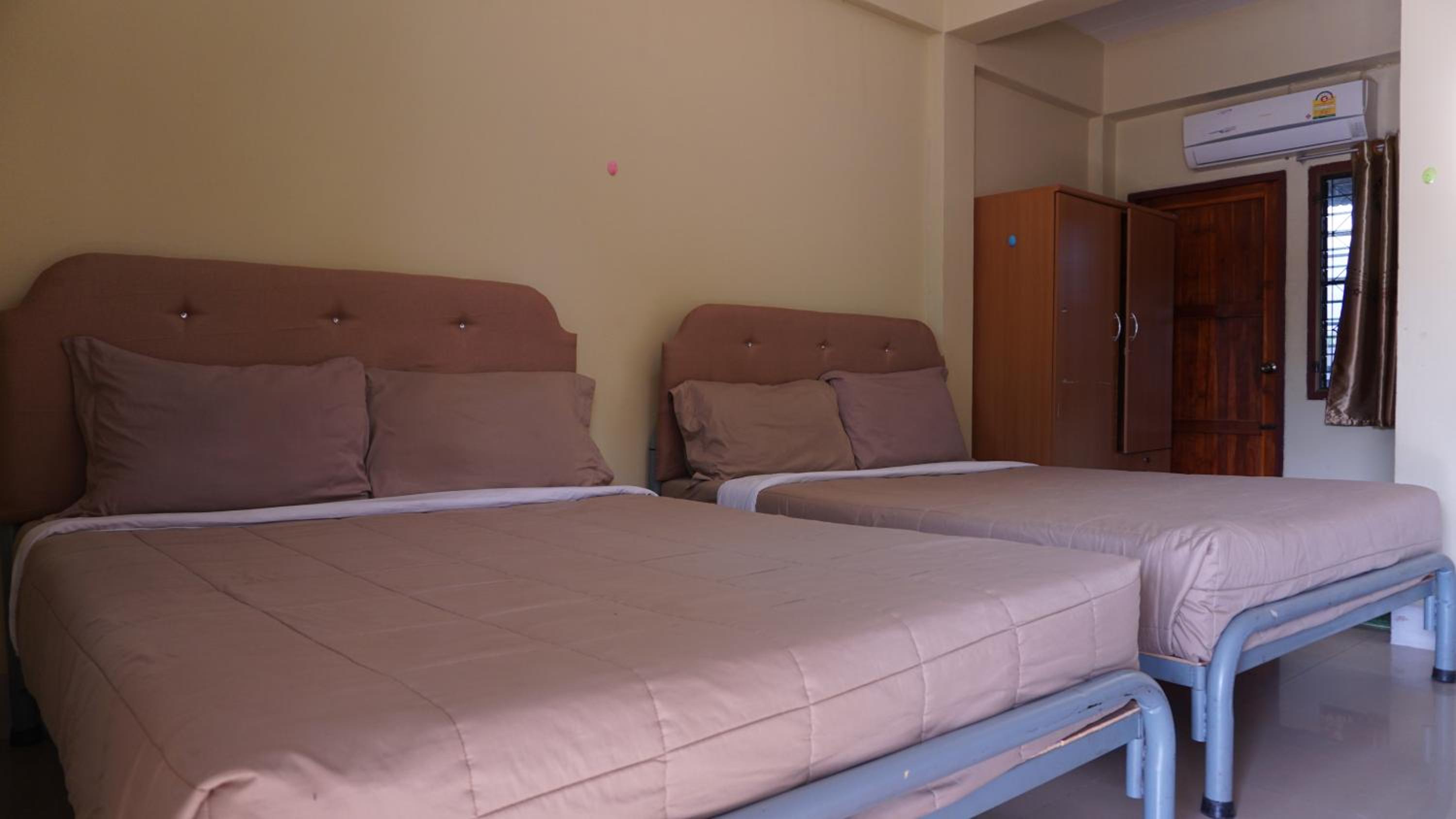Quadruple Room - Photo 9