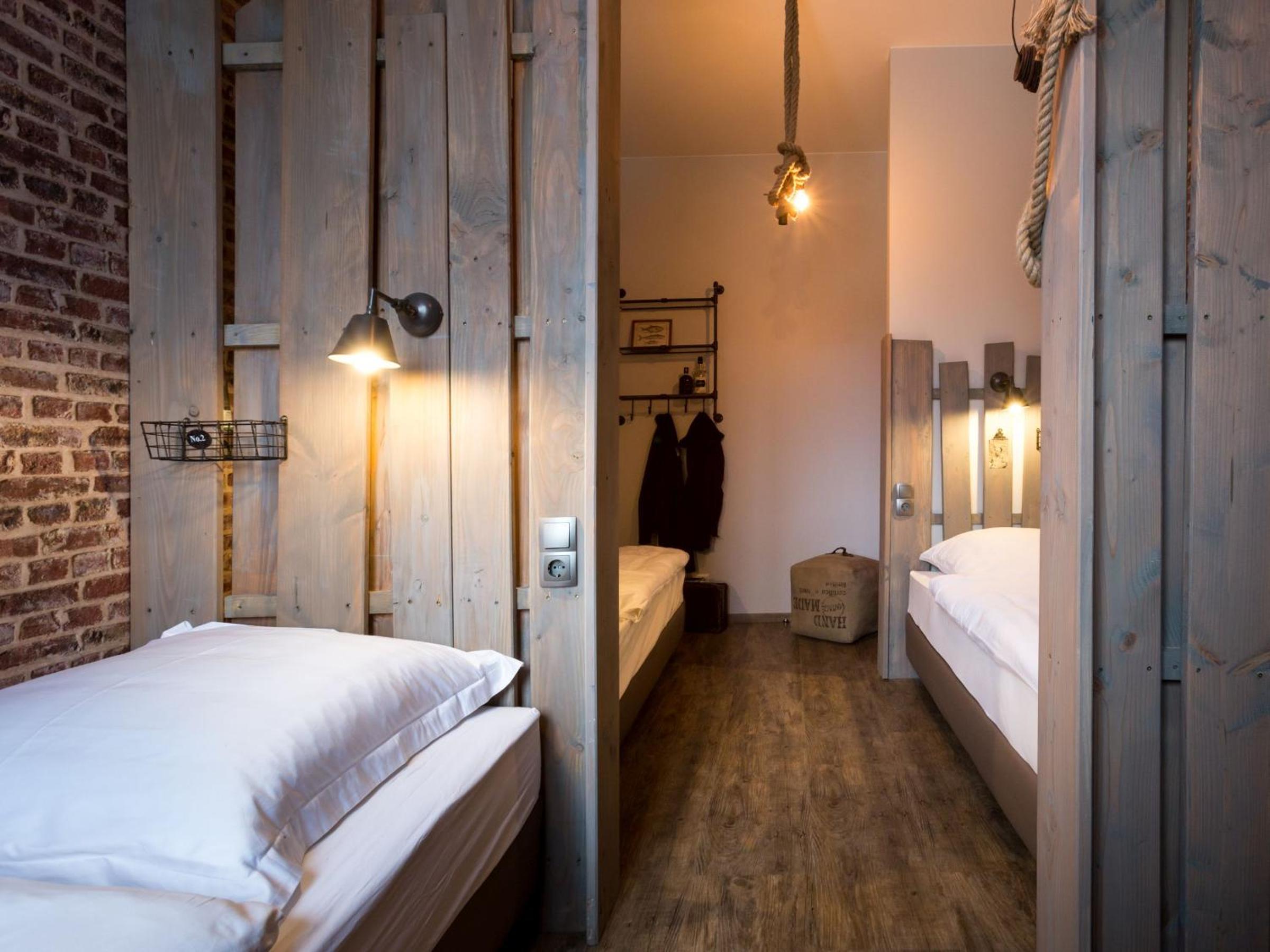 Single Bed in Dormitory Room photo 3