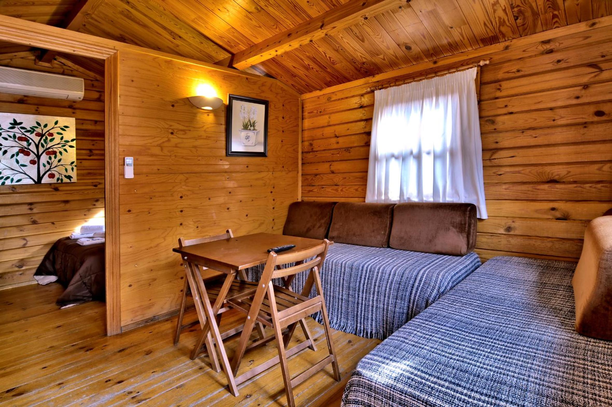 One-Bedroom Bungalow (4 Adults) photo 2