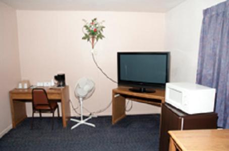 Queen Room - Non-Smoking photo 3