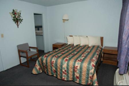 Queen Room - Non-Smoking photo 2
