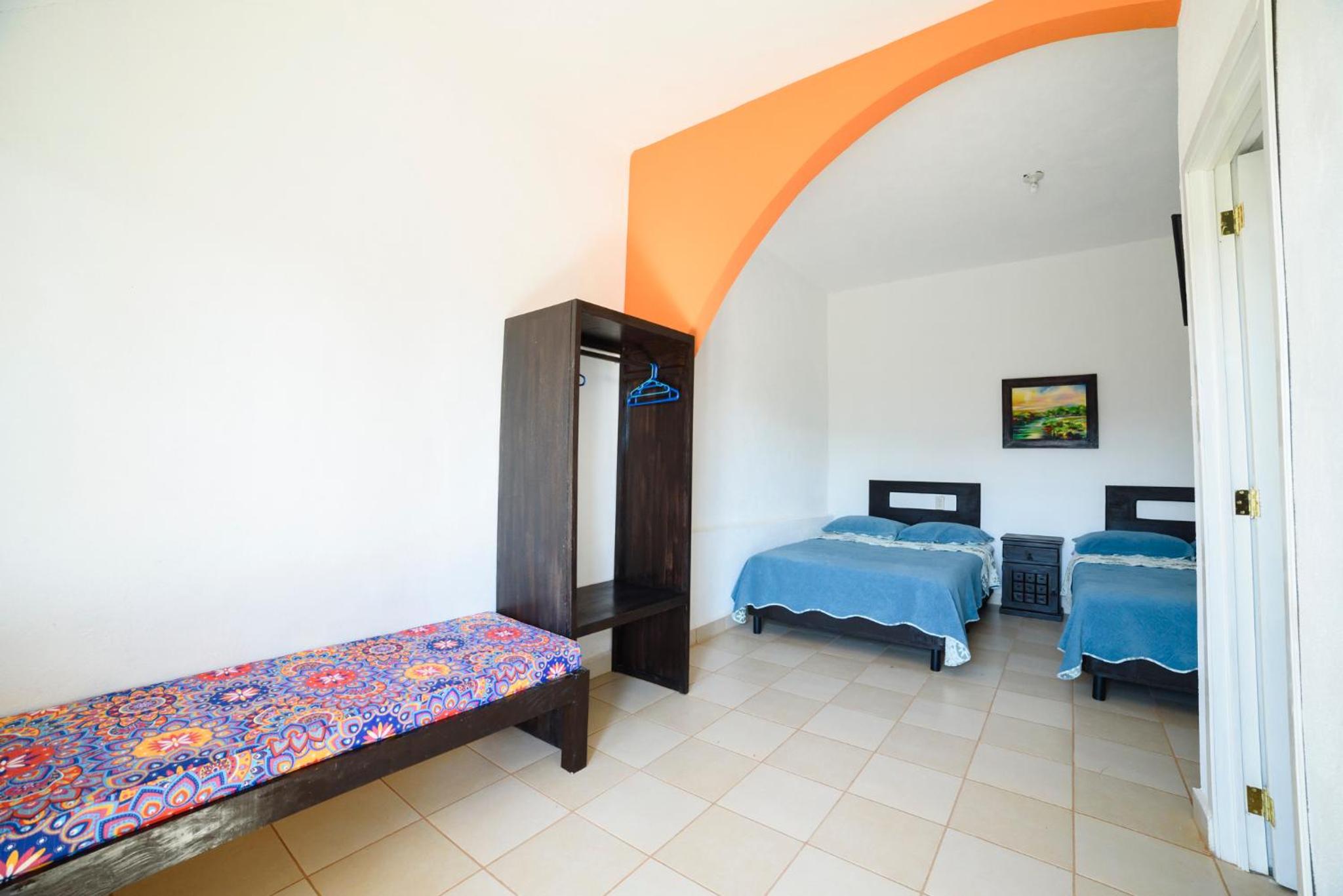 Twin Room with Extra Bed - Photo 3