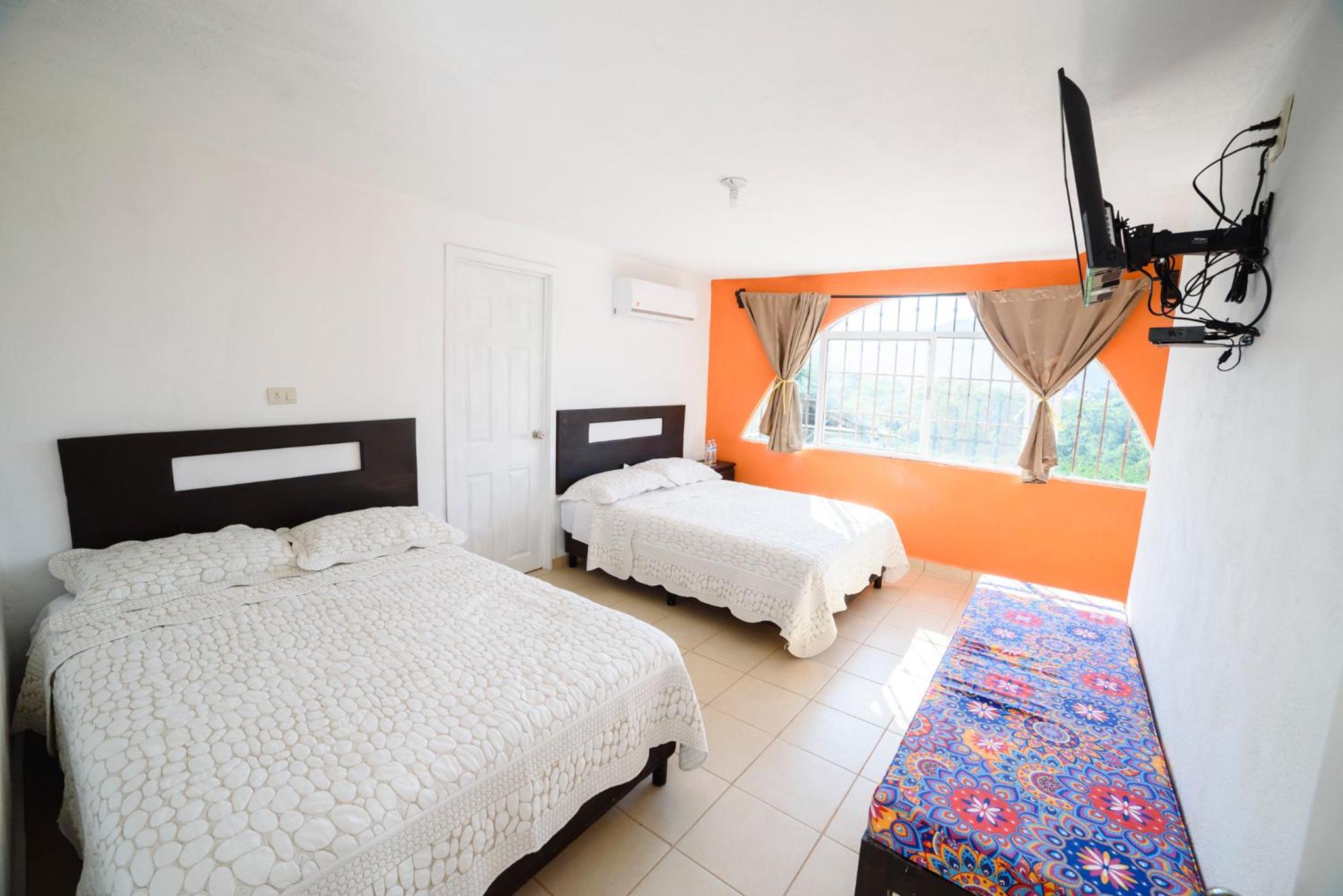 Twin Room with Private External Bathroom - Photo 3