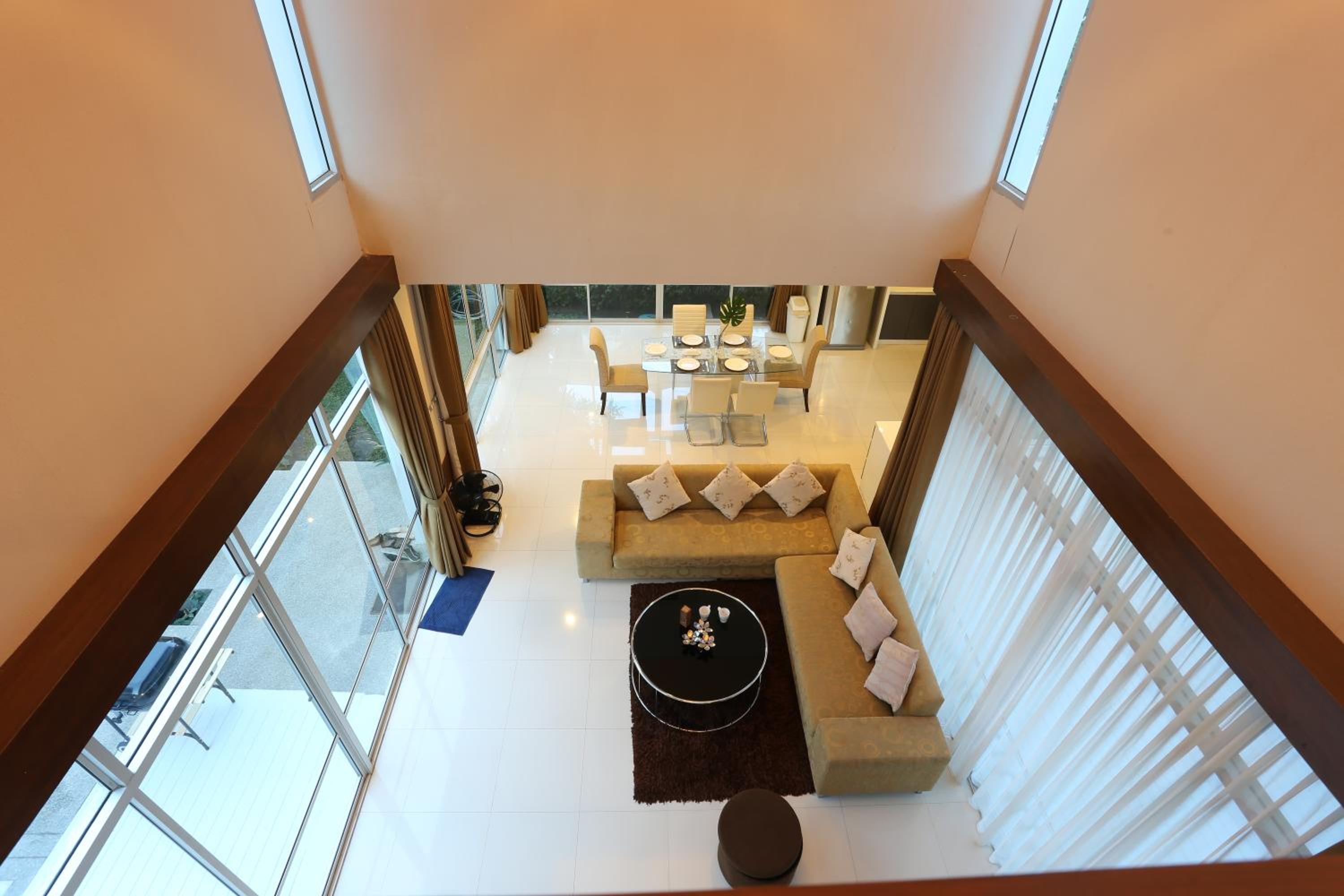 Villa - Photo 1