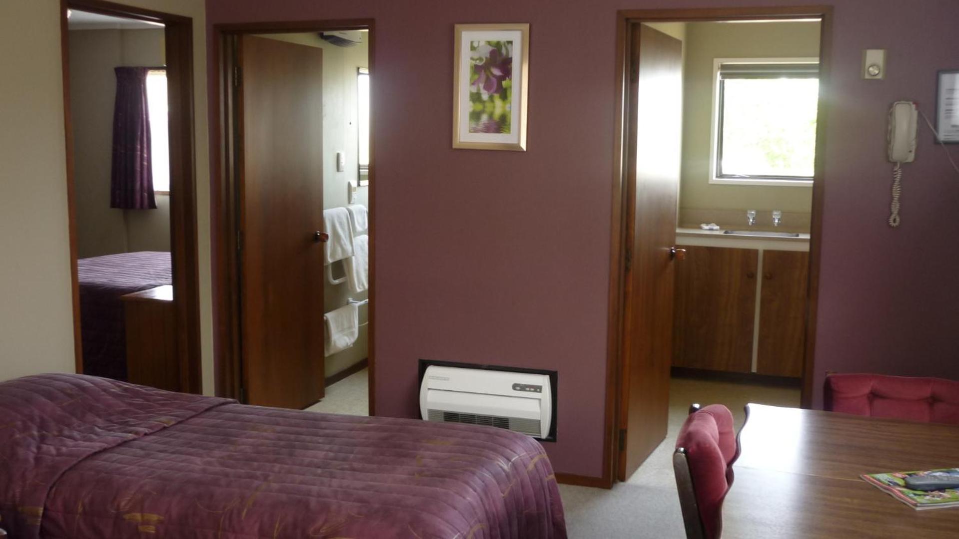 One-Bedroom Apartment - Photo 7