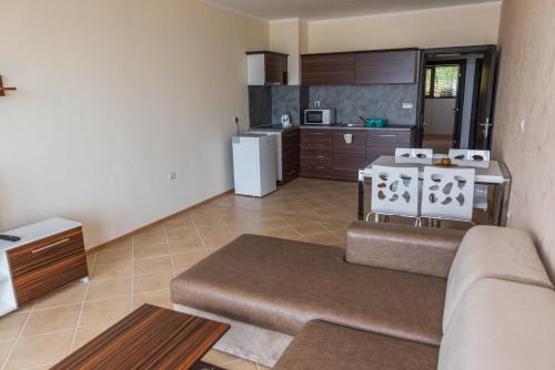 Two-Bedroom Apartment (4 Adults + 2 Children) photo 1