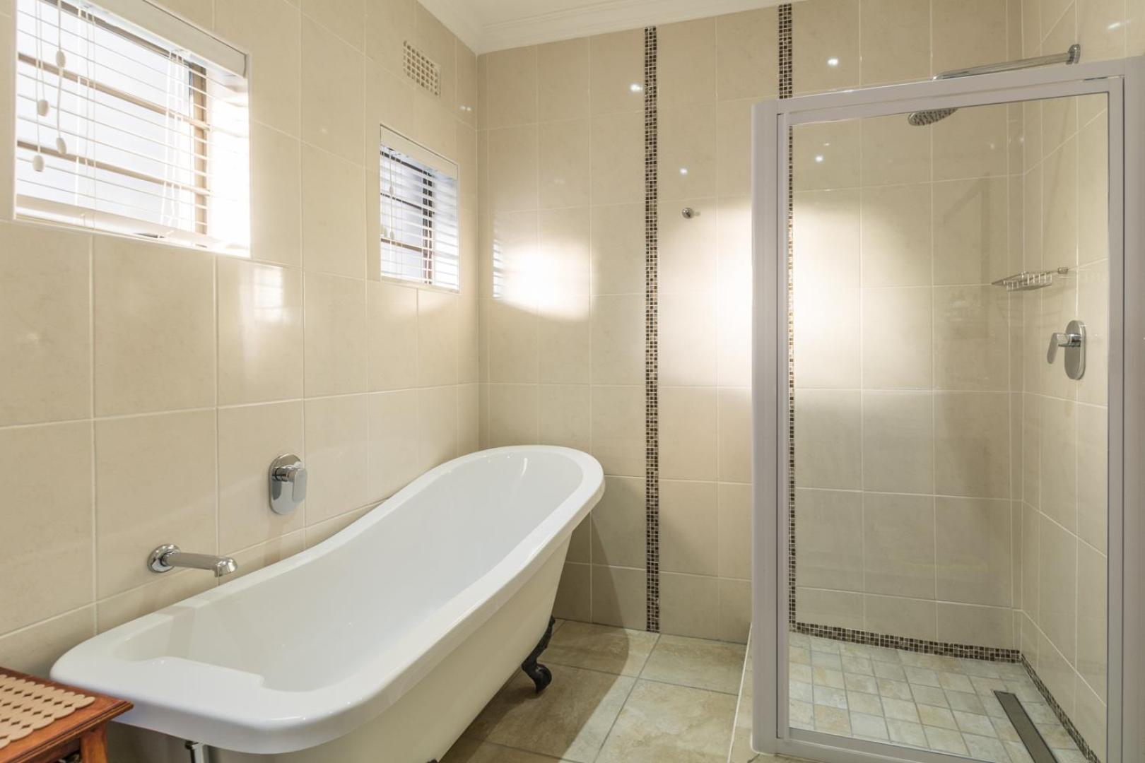 Double Room with Sea View - Photo 4