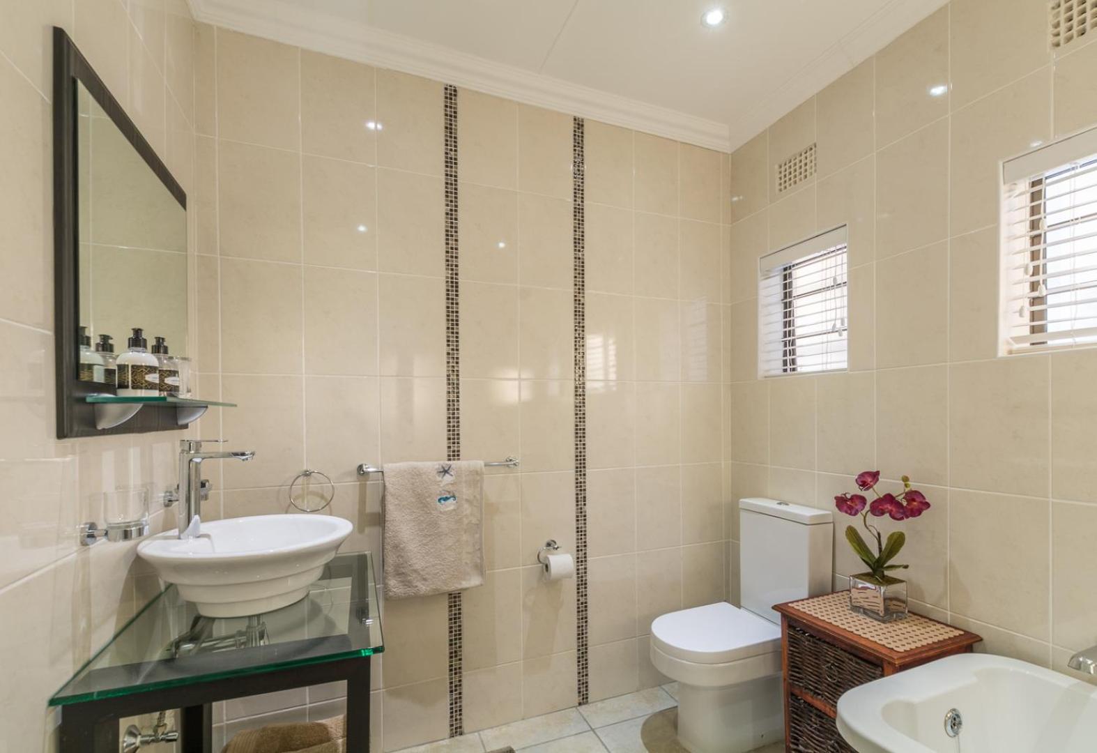 Double Room with Sea View - Photo 3