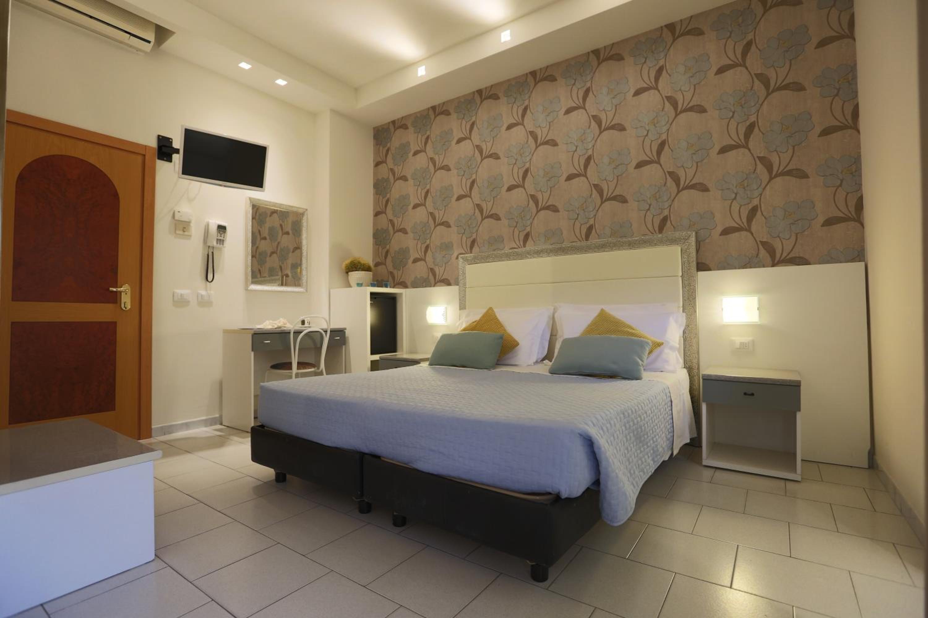 Triple Room with Balcony - Photo 1