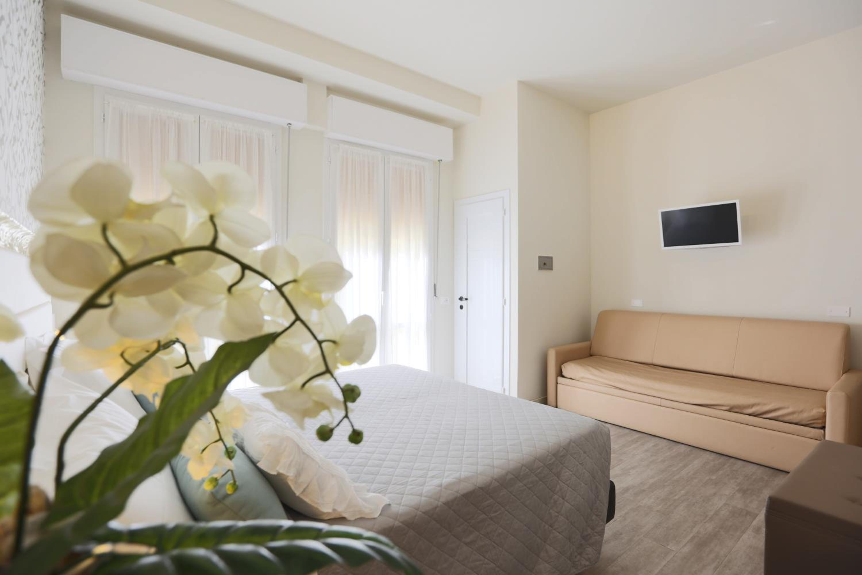 Triple Room with Balcony - Photo 2