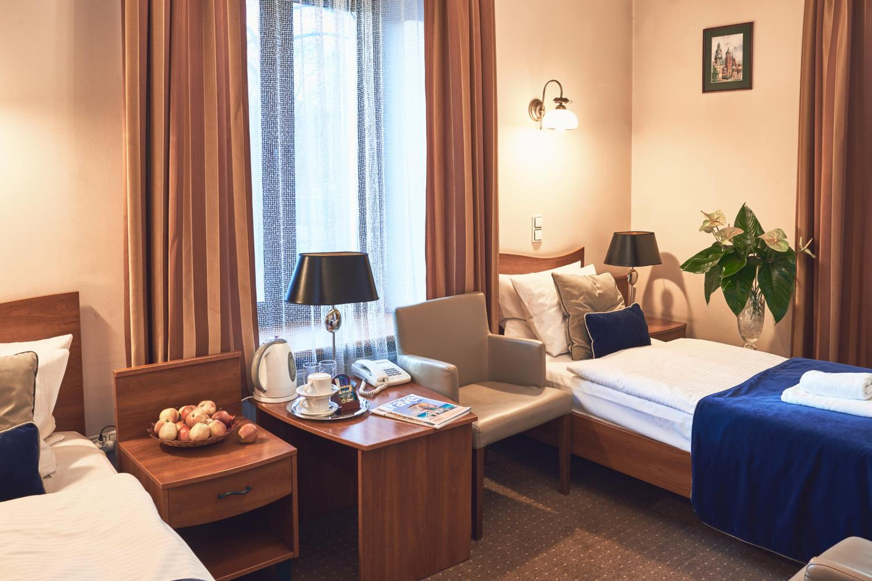 Twin Room - Photo 8