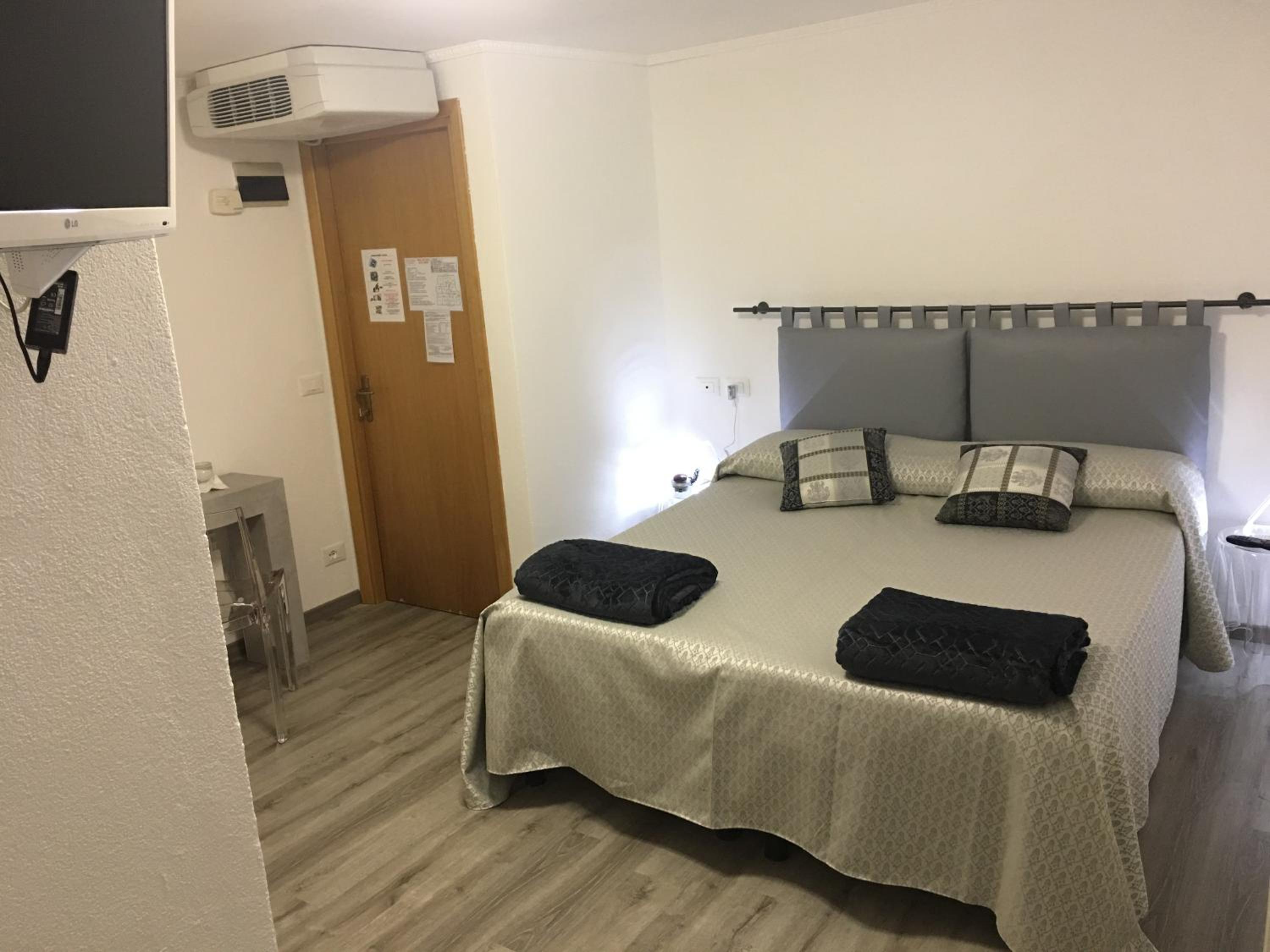 Superior Triple Room photo 3