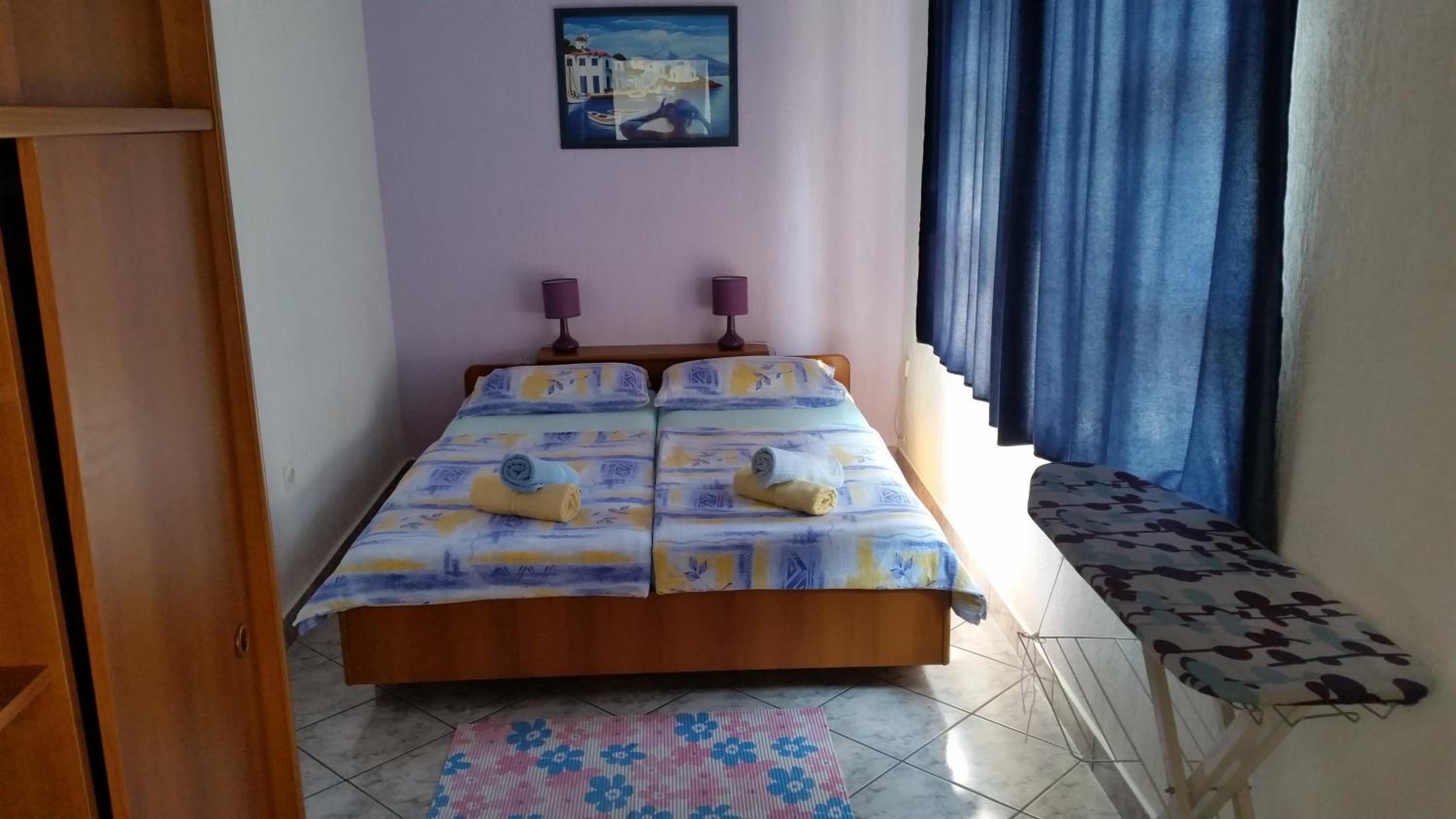 Apartment with Terrace - Photo 6