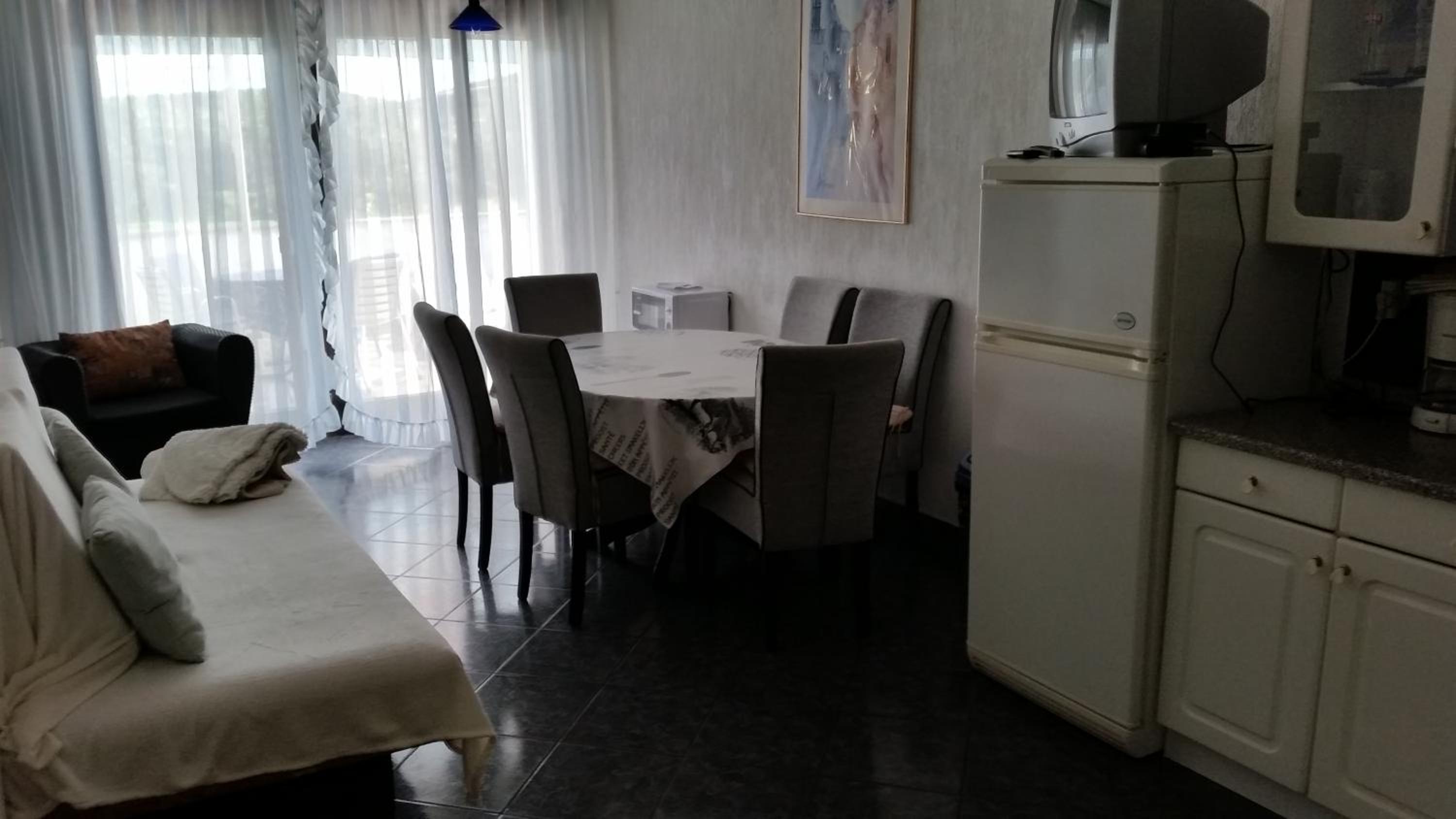 Apartment with Terrace - Photo 9