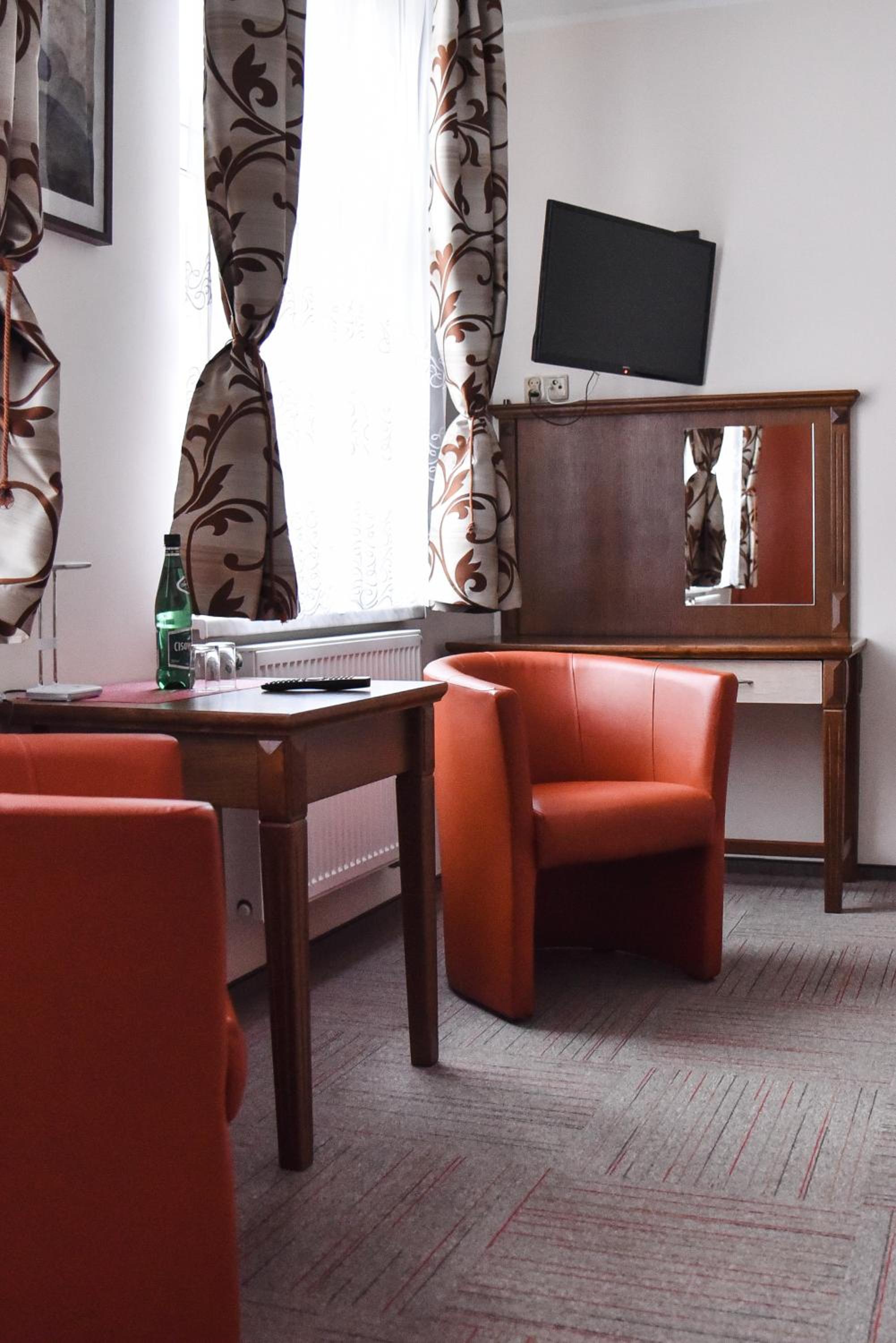 Large Double Room - Photo 2
