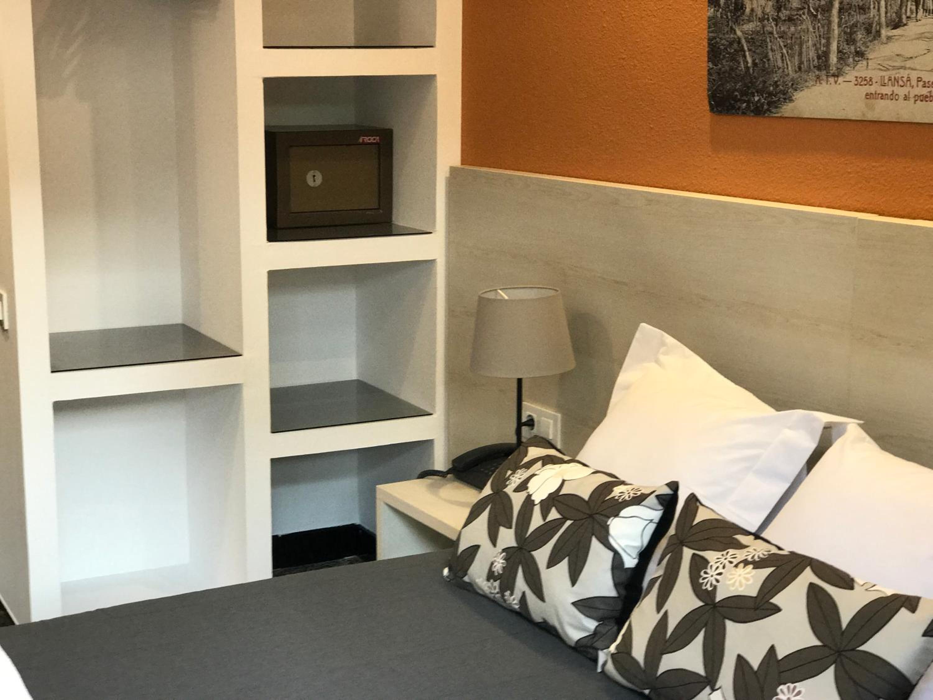 Deluxe Single Room with Balcony photo 1
