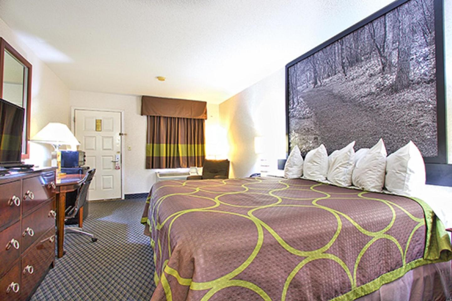 King Room - Non-Smoking - Photo 1