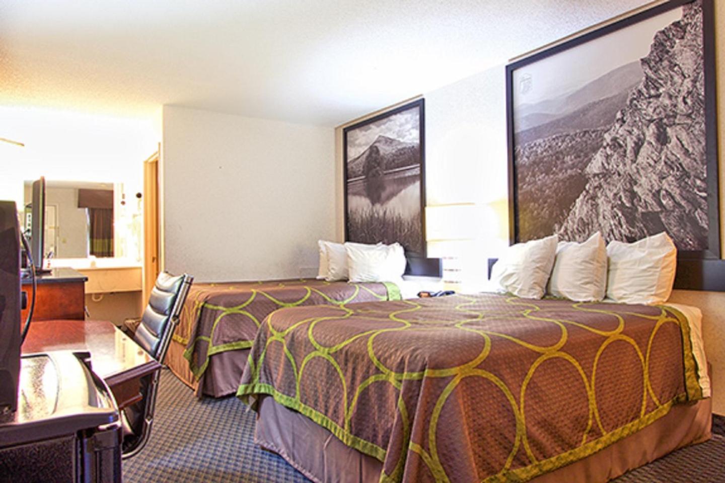 Deluxe Double Room with Two Double Beds - Non-Smoking - Photo 4