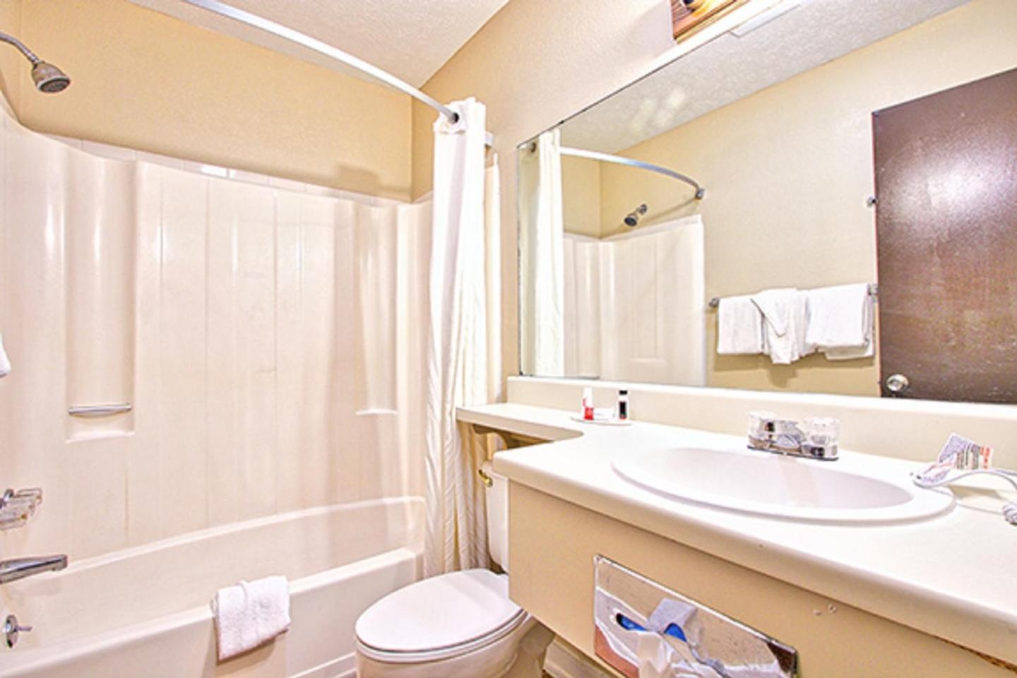 Deluxe Double Room with Two Double Beds - Non-Smoking - Photo 2
