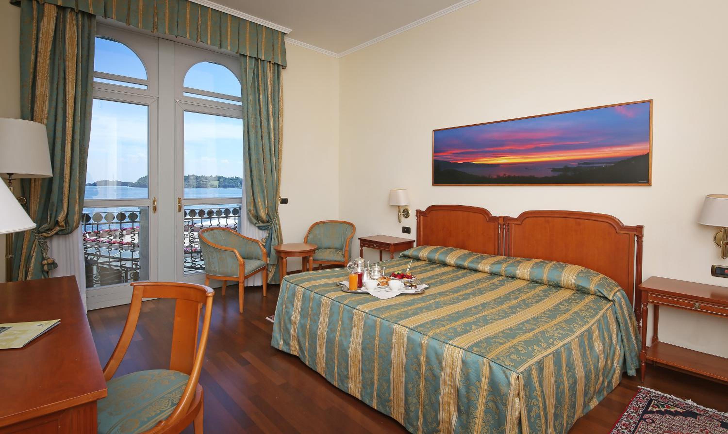 Deluxe Double Room with Balcony and Lake View - Photo 1