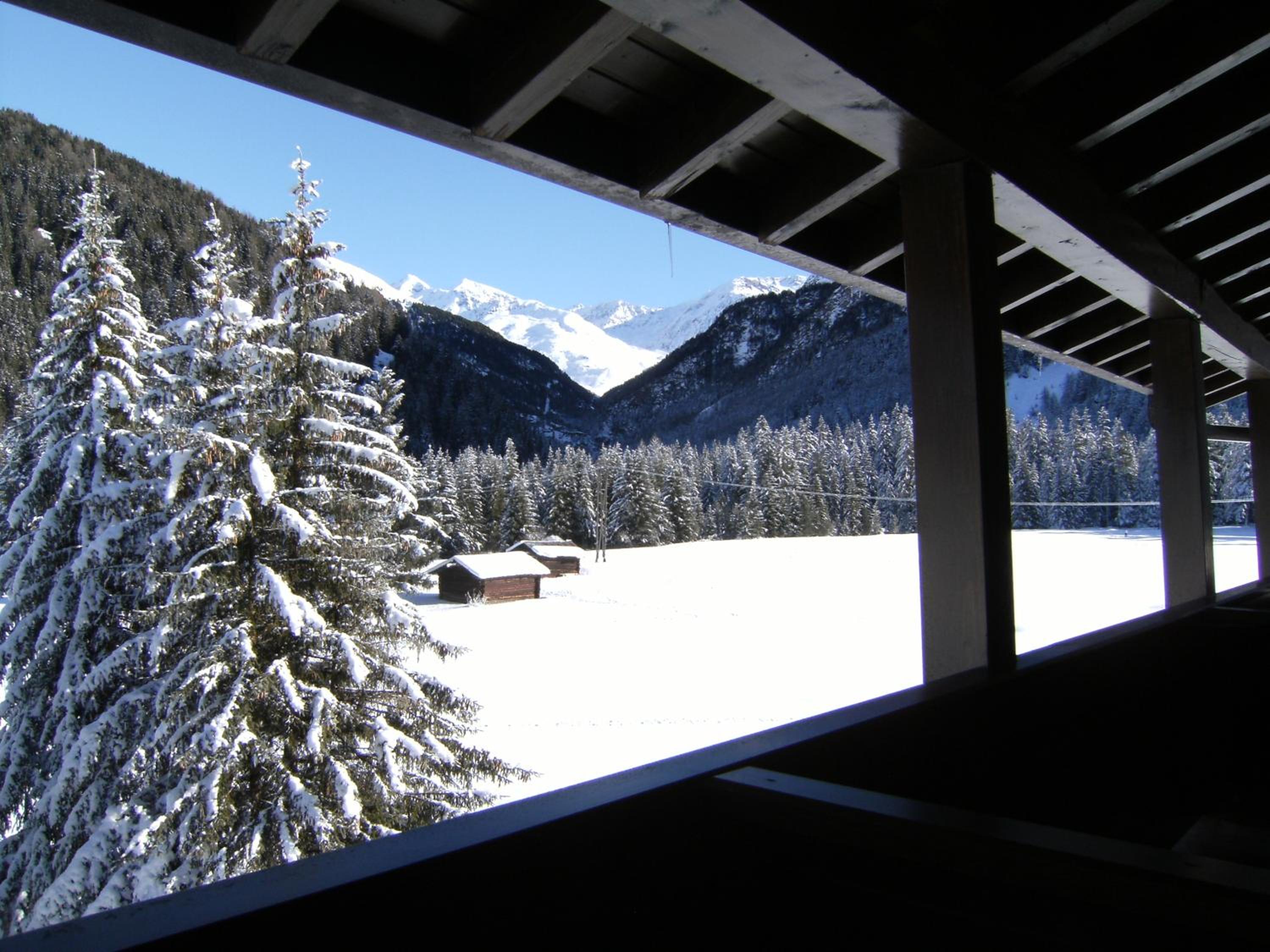 Double Room with Balcony - Photo 4
