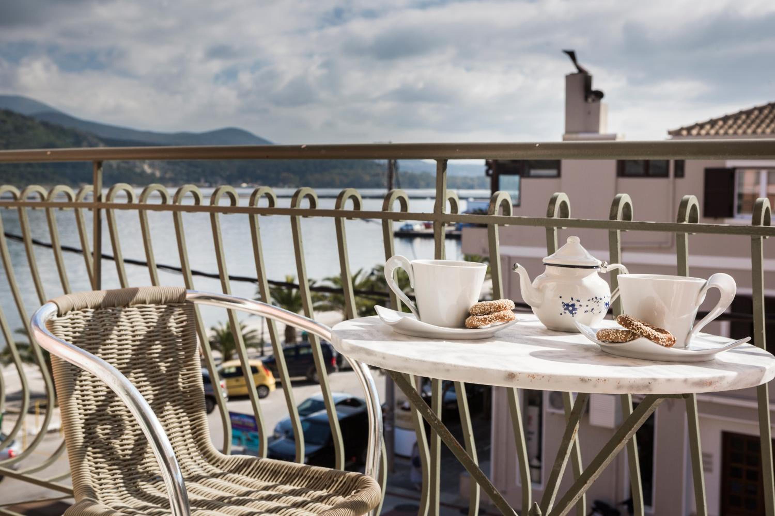 Twin or Double Room with Balcony and Side Sea View photo 2