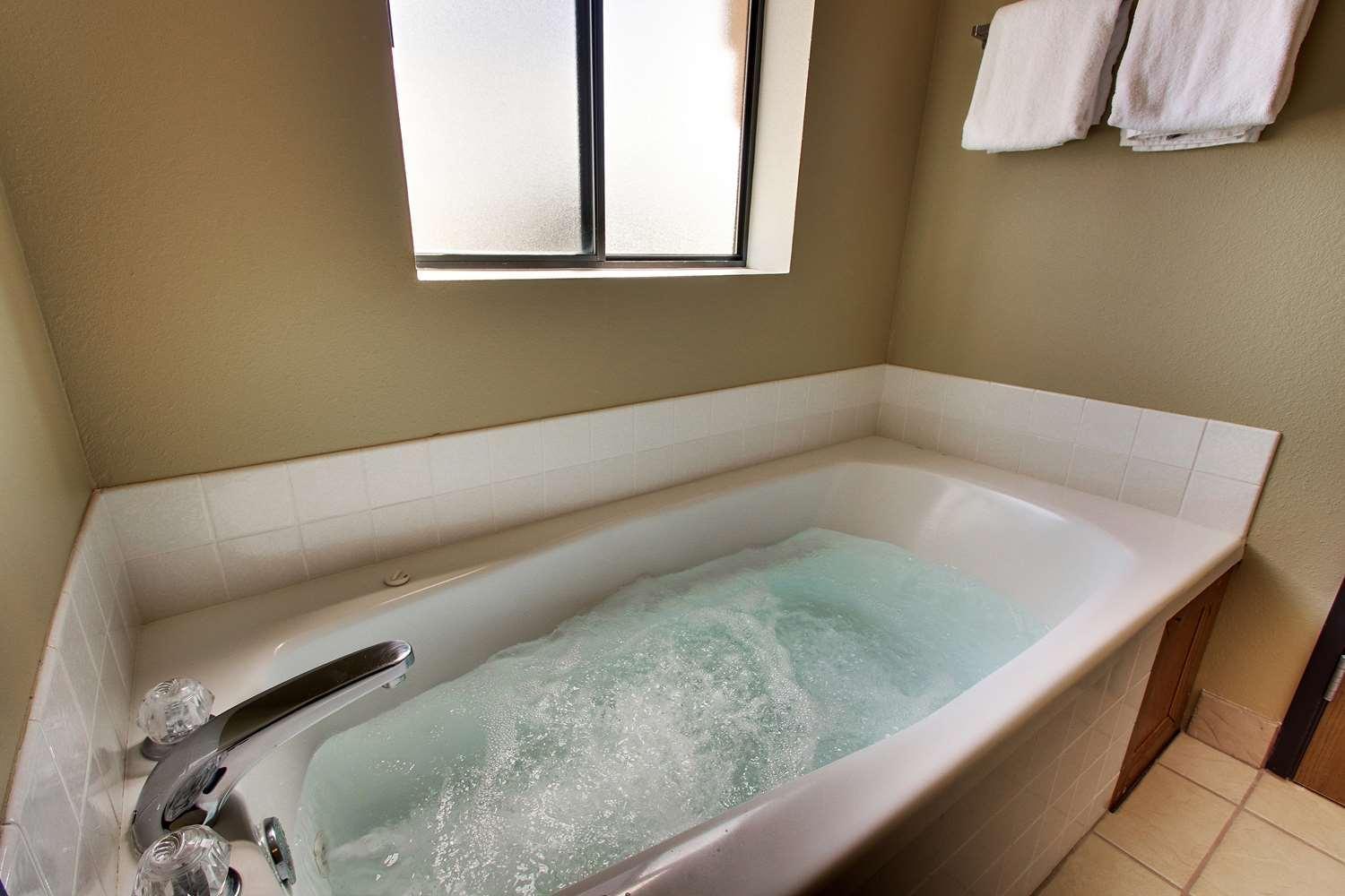 King Suite with Spa Bath photo 2