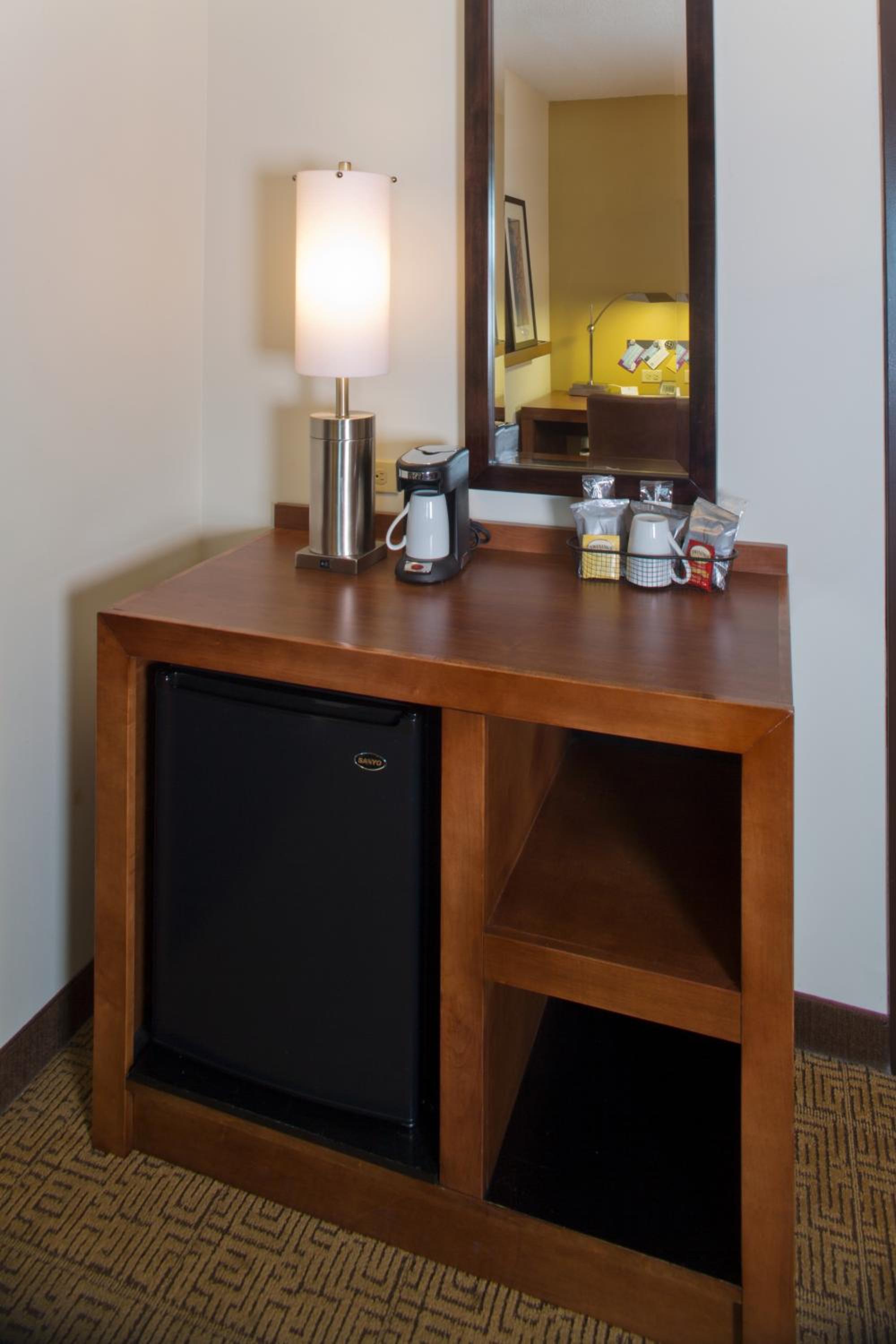 King Room with Sofa Bed and Roll-In Shower - Disability Access photo 3