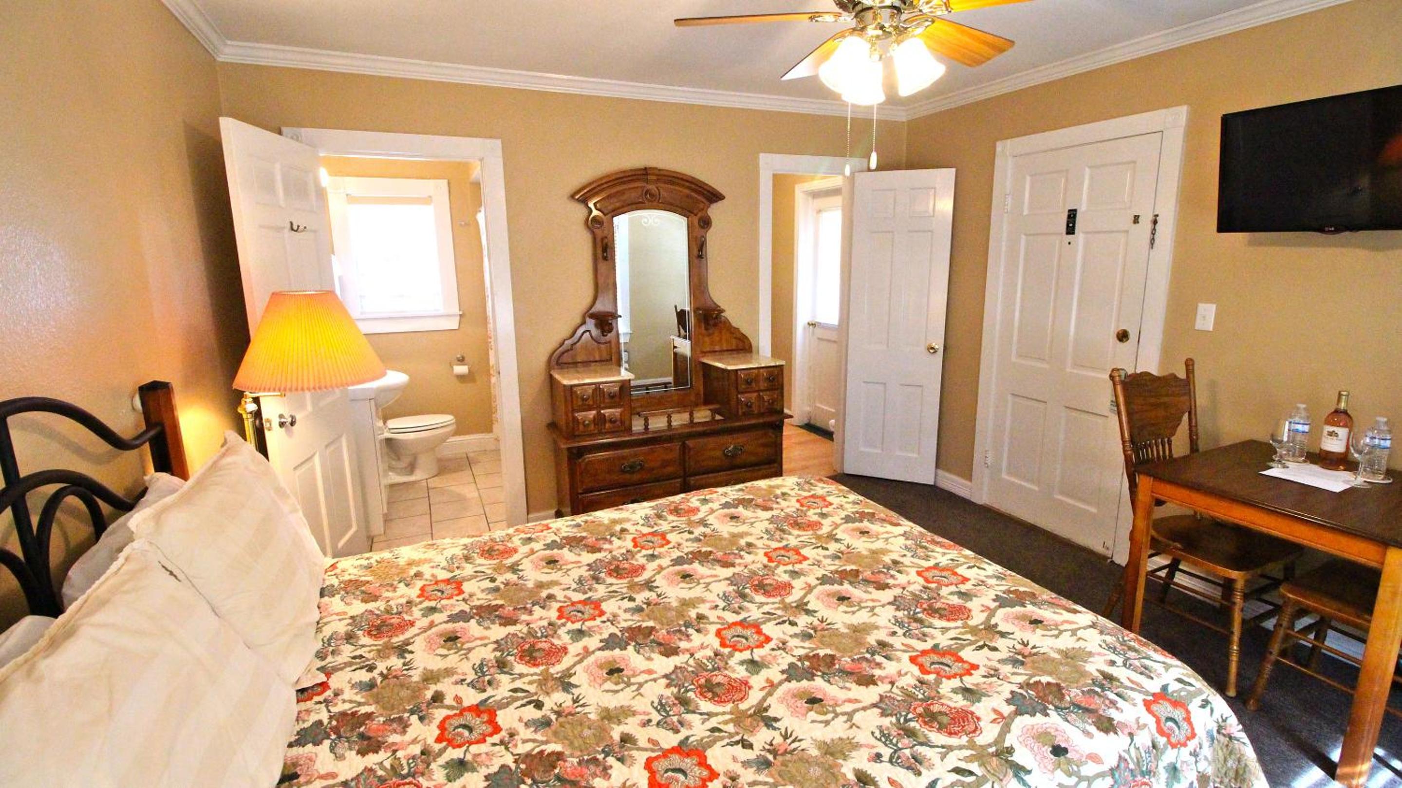 Queen Room Upper Floor