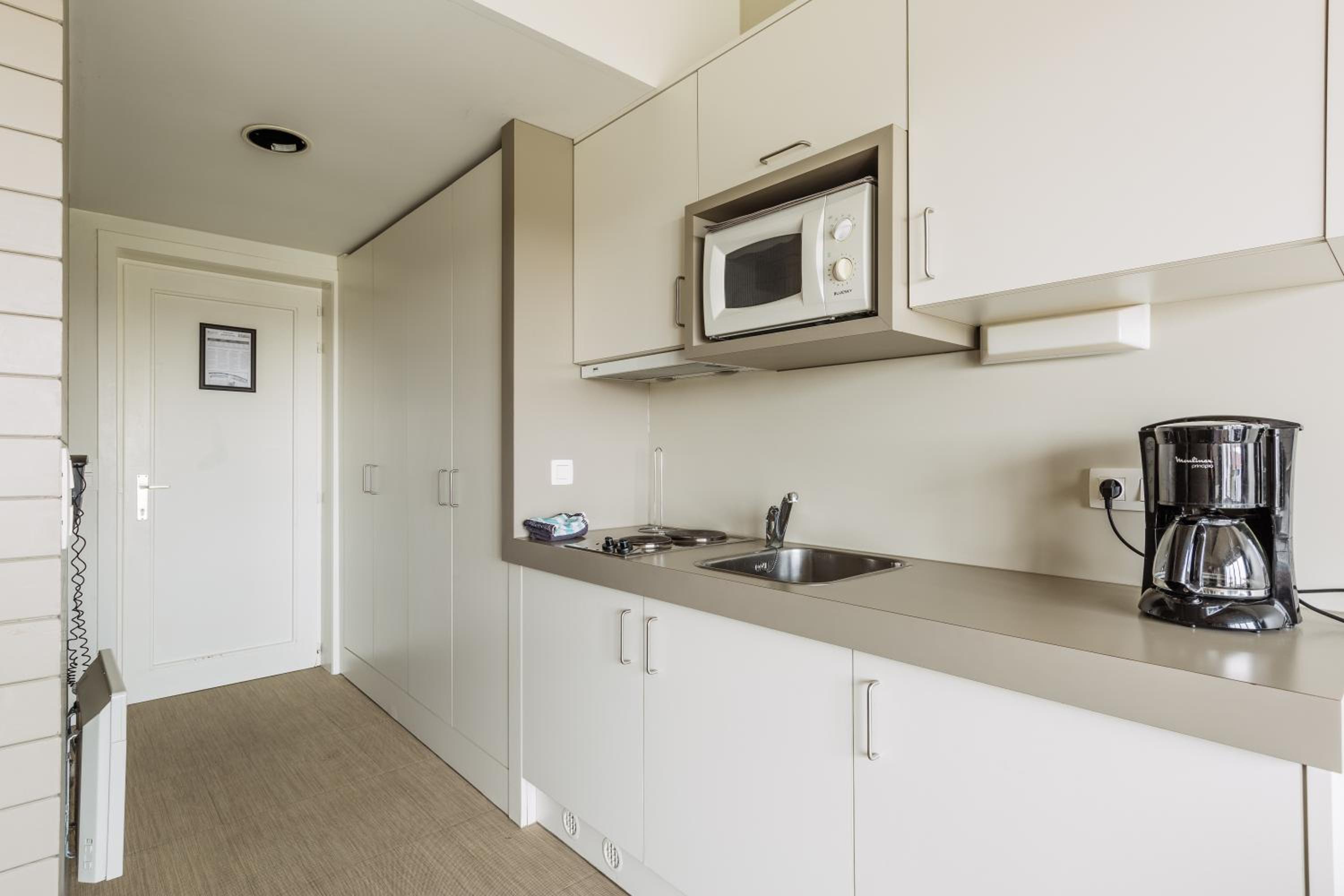 Studio with Kitchenette - Disability Access - Photo 4