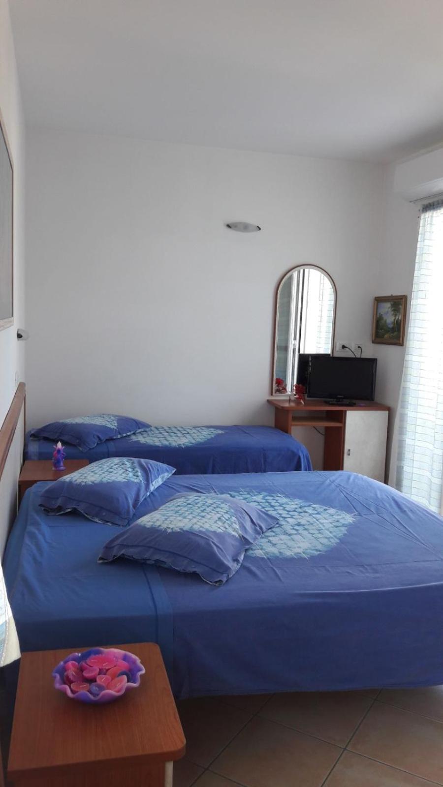 One-Bedroom Apartment photo 3
