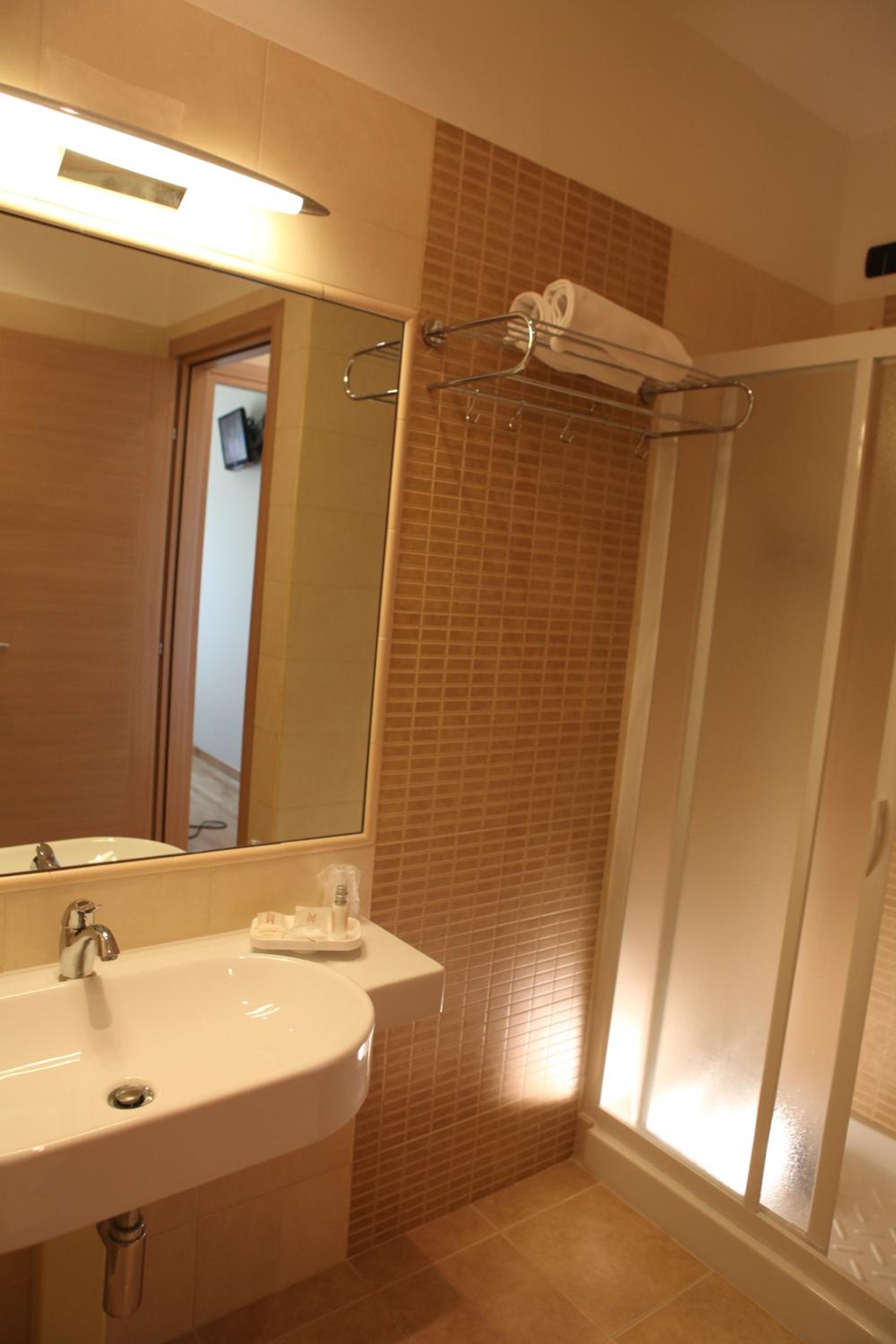 Suite - Photo 5