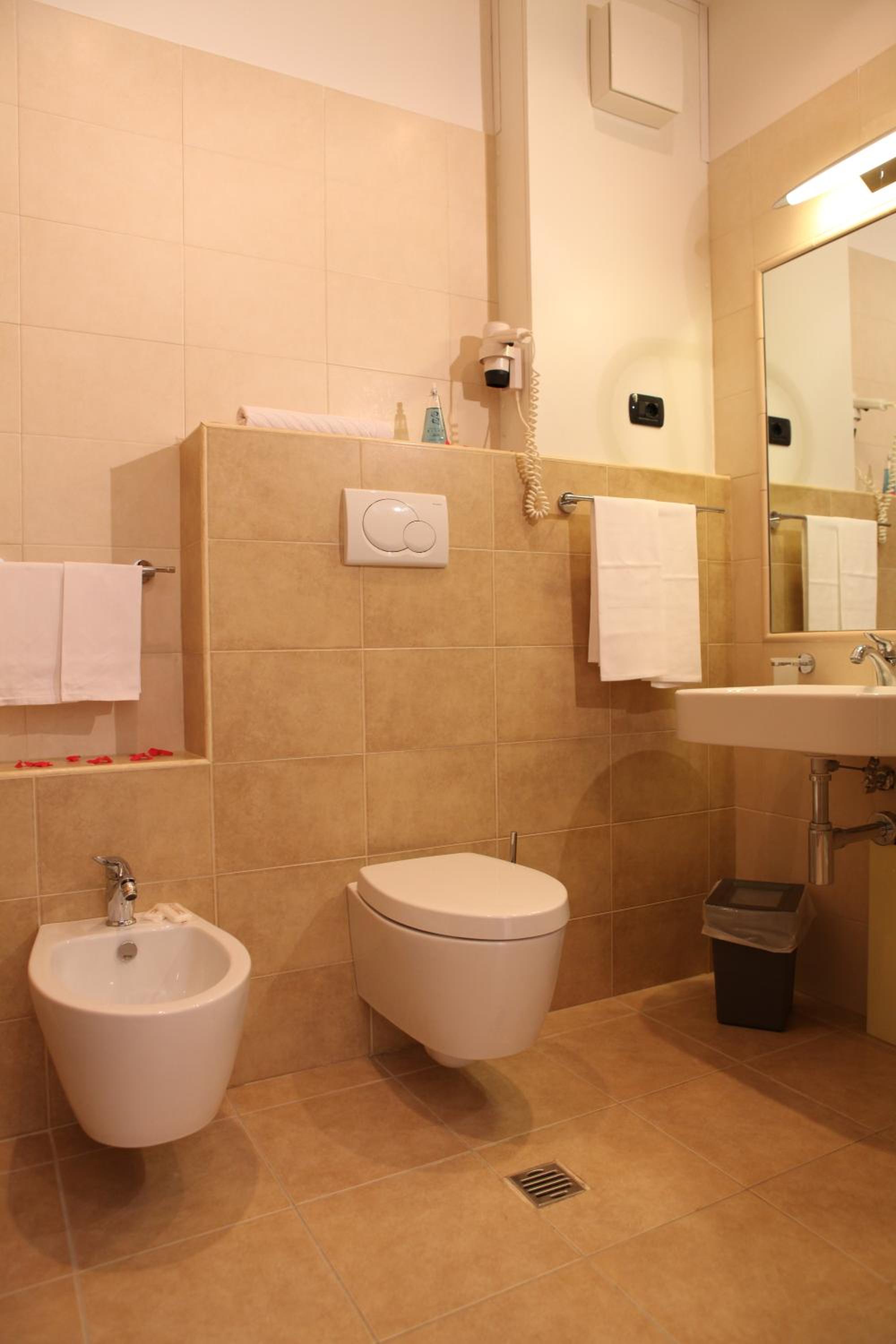 Suite - Photo 2