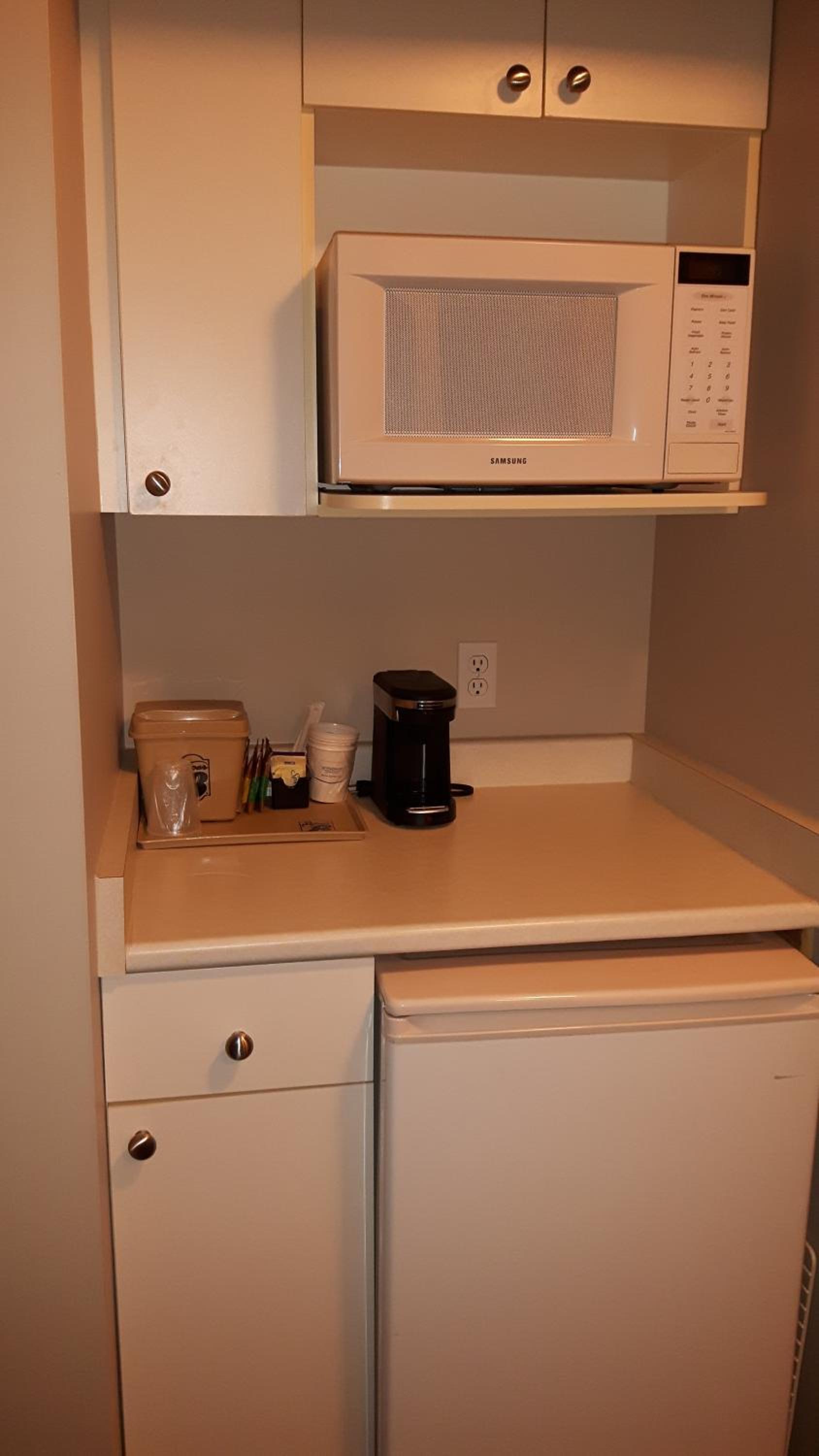Queen Room with Two Queen Beds - Basement/Non-Smoking - Photo 3