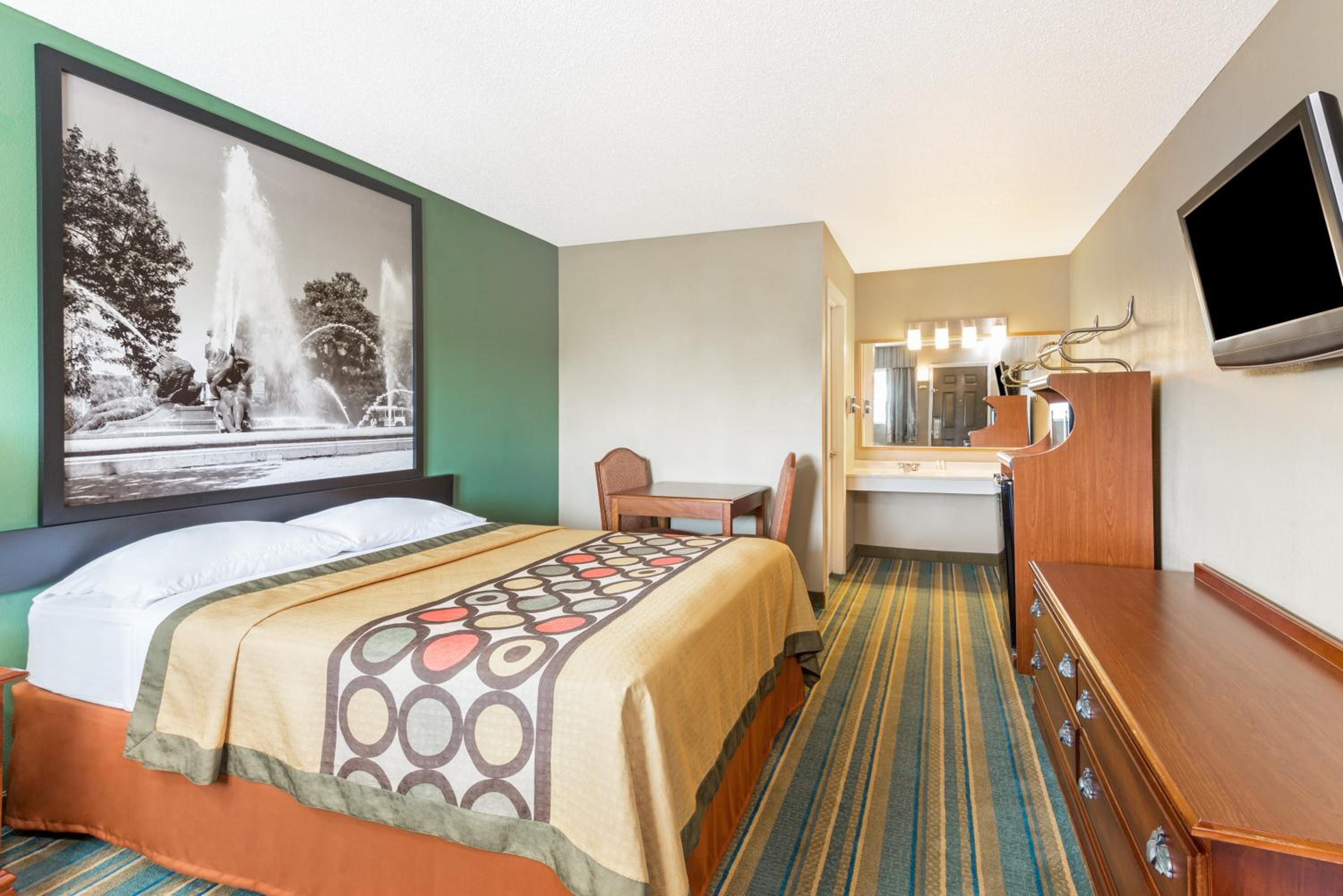Queen Room - Non-Smoking - Photo 3