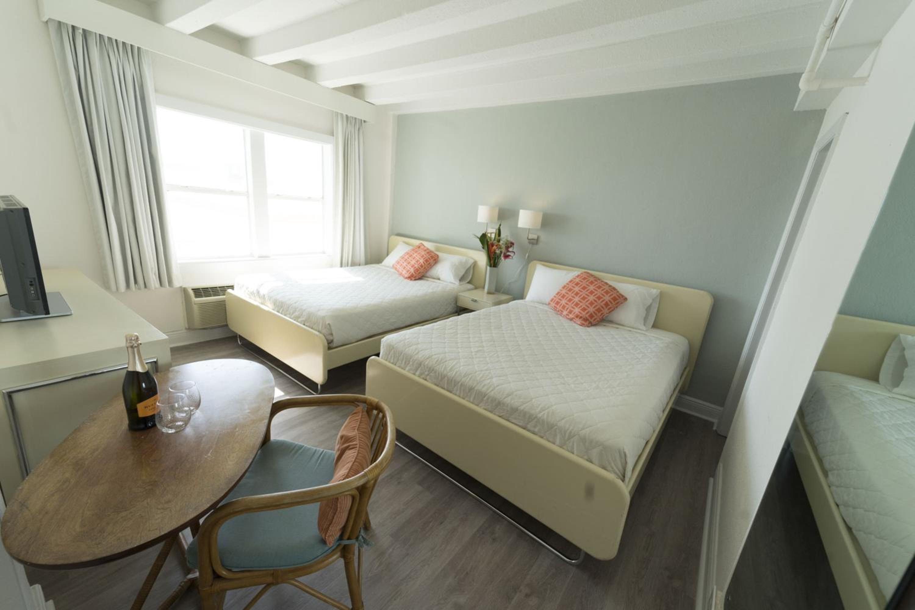 Two Double Beds with Ocean View - Photo 2